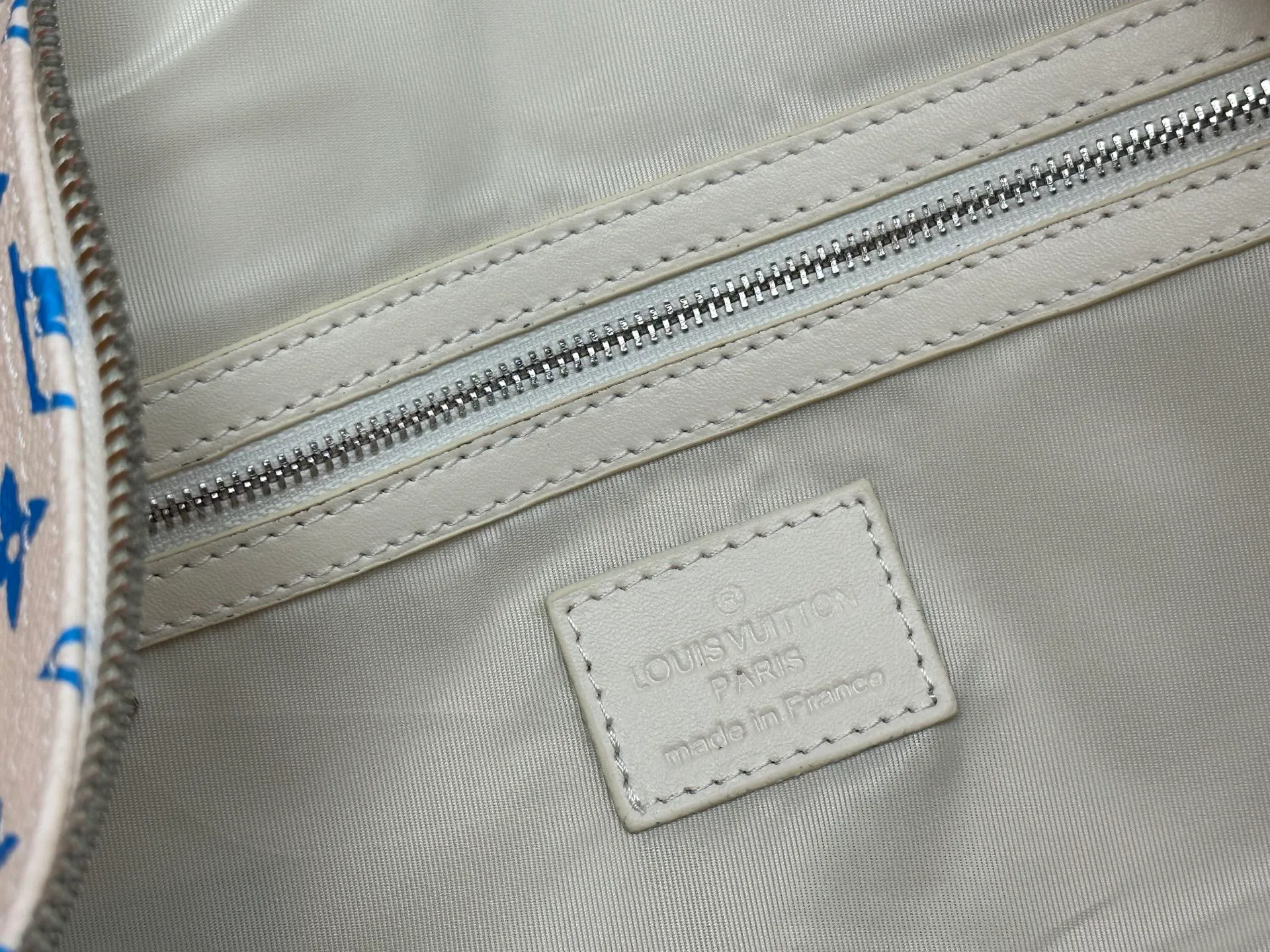 P420 new arrival M13745 41416 13915 Gradient three-color series LV2025 spring and summer and Takashi Murakami joint model Fashion is a cycle to celebrate the 20th anniversary of the joint name Size: 50.0X29.0X23.0cm