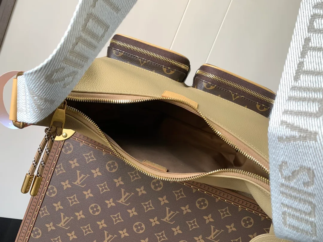 💰1680 (top layer leather) top original order M12697, full pickup top original order, transcoding chip, presbyopia bag, flower materials Classic canvas with wide shoulder straps, double pockets with magnetic buckles on both sides, presbyopic double pocket fabric with adjustable wide shoulder straps, injecting practical functions into the avant-garde design. The single-shoulder crossbody bag has always been a favorite of LV khaki with presbyopic classic vintage enthusiasts. It looks good on both men and women. Dimensions: length, height and width 30×31×10.8