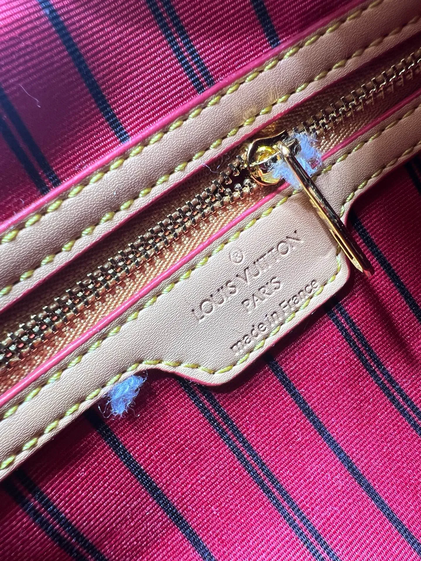 Batch 260💰Upgraded original M23468 M40390 [Speedy Bandoulière 25 handbag] Lamb velvet🔥Made of soft wool leather with grained leather trim, relying on complex intarsia technology to outline the Giant Monogram pattern, showing the trend of the winter series. Rolled leather top handles and removable and adjustable leather shoulder strap allow for a variety of carrying options. Dimensions: 25.0 x 19.0 x 15.0 cm