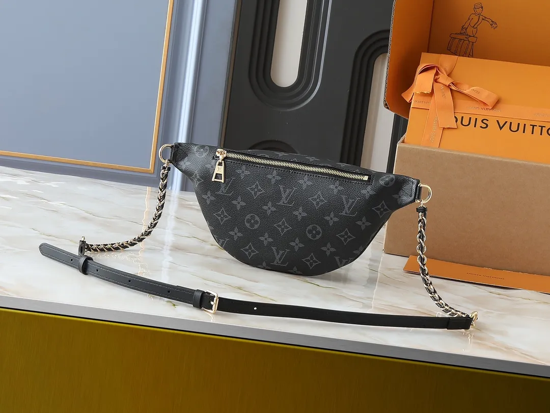 💰240💰Upgraded original version M14353 M46784 M43644 This unique High Rise waist bag is reinterpreted in iconic Monogram Empreinte leather this season. Just like the original design, this PM style has a practical design with adjustable length straps and is large enough to hold everyday essentials. The belt bag is embellished with gold-tone hardware and has a detachable decorative luggage tag that pays homage to the brand's trunk-making heritage and can be worn cross-body or as a belt. Dimensions: 31 x 15 x 6 cm