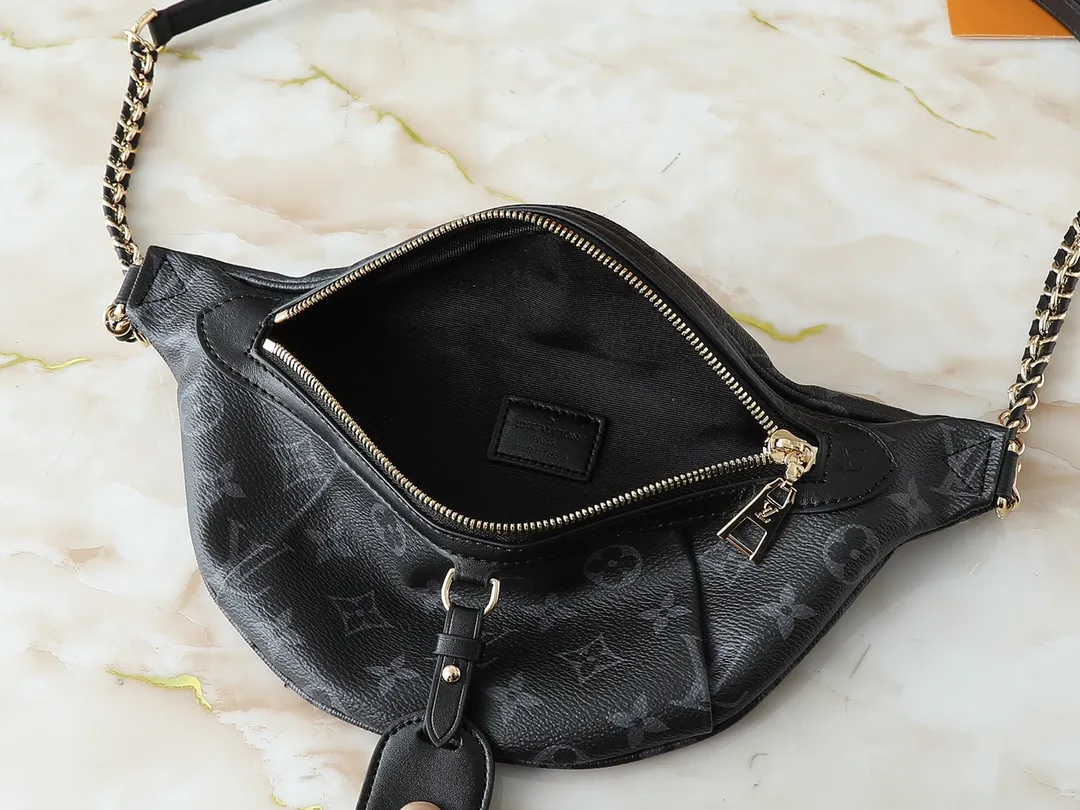 💰240💰Upgraded original version M14353 M46784 M43644 This unique High Rise waist bag is reinterpreted in iconic Monogram Empreinte leather this season. Just like the original design, this PM style has a practical design with adjustable length straps and is large enough to hold everyday essentials. The belt bag is embellished with gold-tone hardware and has a detachable decorative luggage tag that pays homage to the brand's trunk-making heritage and can be worn cross-body or as a belt. Dimensions: 31 x 15 x 6 cm