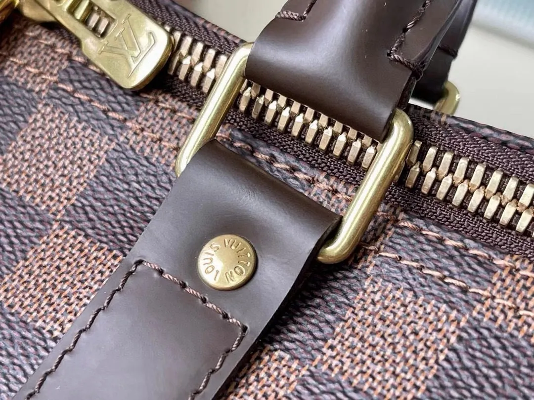 💰1000 (50 size) top original order M41416 coffee grid with spacious capacity and flexible use. Durable, safe and reliable. Fashionable style, mature and stable. Features a secure double zipper and padlock, making it perfect for business or pleasure. Dimensions: 50 × 29 × 22 cm.