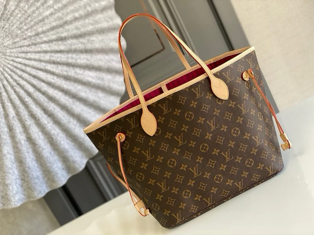 💰760 (medium steel nails) top original order M41178 NEVERFULL medium handbag Neverfull classic handbag, explore the exquisite details inside the bag. The redesigned interior pockets feature a fresh fabric lining, especially the detachable zippered clutch, which can be used alone as a sophisticated clutch or as an additional pocket. Bright lining tones add a more lively feel to Monogram's classic canvas. Detailed features 31 x 28 x 14 cm (Length x Height x Width) Redesigned interior pocket with details inspired by the Louis Vuitton archives Pocket lined with linen fabric Removable zipped clutch with tonal interior pocket Natural cowhide leather trim Shiny gold-tone hardware Handles: Double handle
