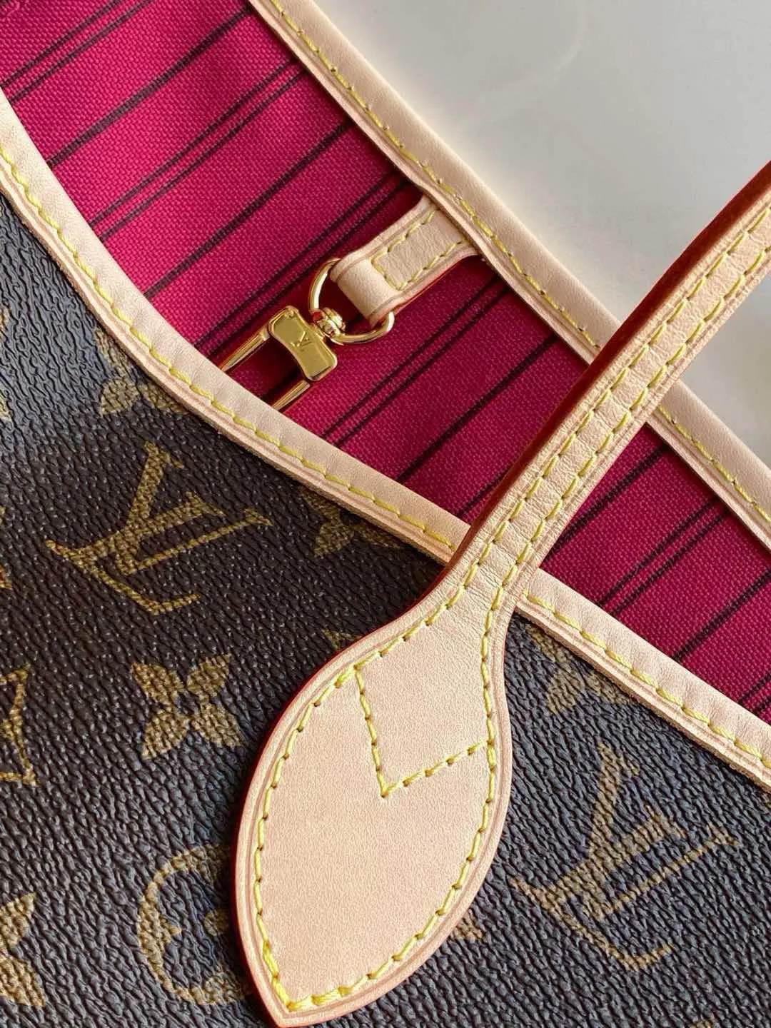 💰760 (medium steel nails) top original order M41178 NEVERFULL medium handbag Neverfull classic handbag, explore the exquisite details inside the bag. The redesigned interior pockets feature a fresh fabric lining, especially the detachable zippered clutch, which can be used alone as a sophisticated clutch or as an additional pocket. Bright lining tones add a more lively feel to Monogram's classic canvas. Detailed features 31 x 28 x 14 cm (Length x Height x Width) Redesigned interior pocket with details inspired by the Louis Vuitton archives Pocket lined with linen fabric Removable zipped clutch with tonal interior pocket Natural cowhide leather trim Shiny gold-tone hardware Handles: Double handle