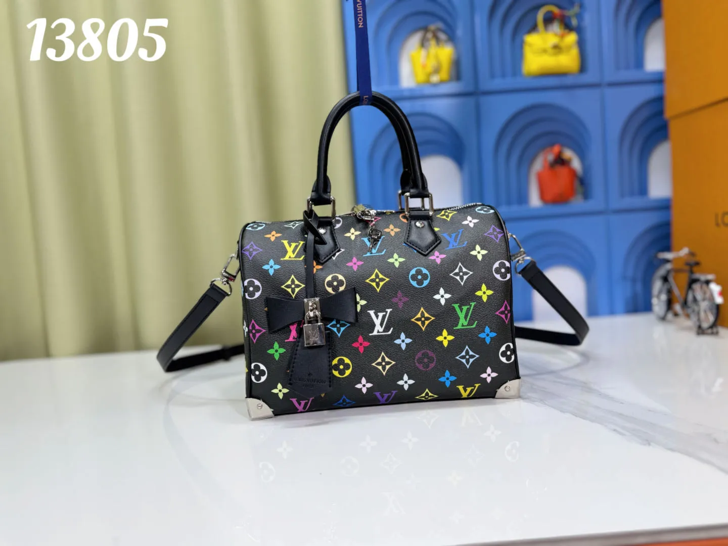 P280 Upgraded original M13805 M13257 M40390 LV Murakami Takashi co-branded NANOSPEEDY handbag This Nano Speedy handbag combines Monogram canvas and cow leather trim printing, with 33 colorful colors to interpret white, black and white tricolor. It has been launched in twelve sections and is very popular around the world and is loved by celebrities. 25.0 x 19.0 x 15.0 cm