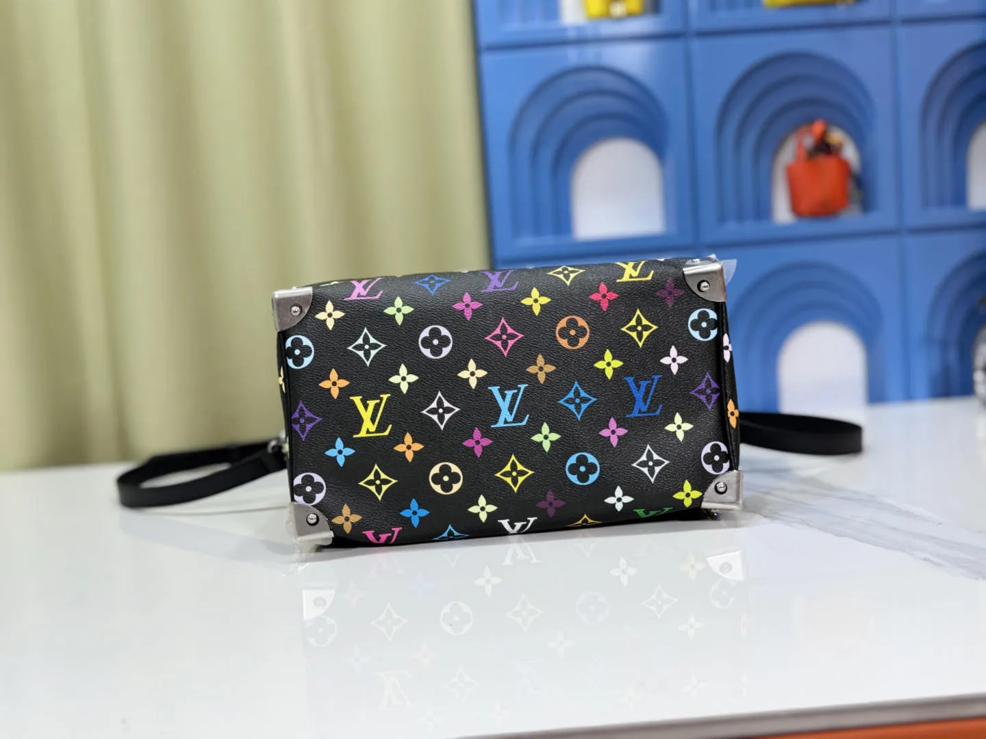 P280 Upgraded original M13805 M13257 M40390 LV Murakami Takashi co-branded NANOSPEEDY handbag This Nano Speedy handbag combines Monogram canvas and cow leather trim printing, with 33 colorful colors to interpret white, black and white tricolor. It has been launched in twelve sections and is very popular around the world and is loved by celebrities. 25.0 x 19.0 x 15.0 cm