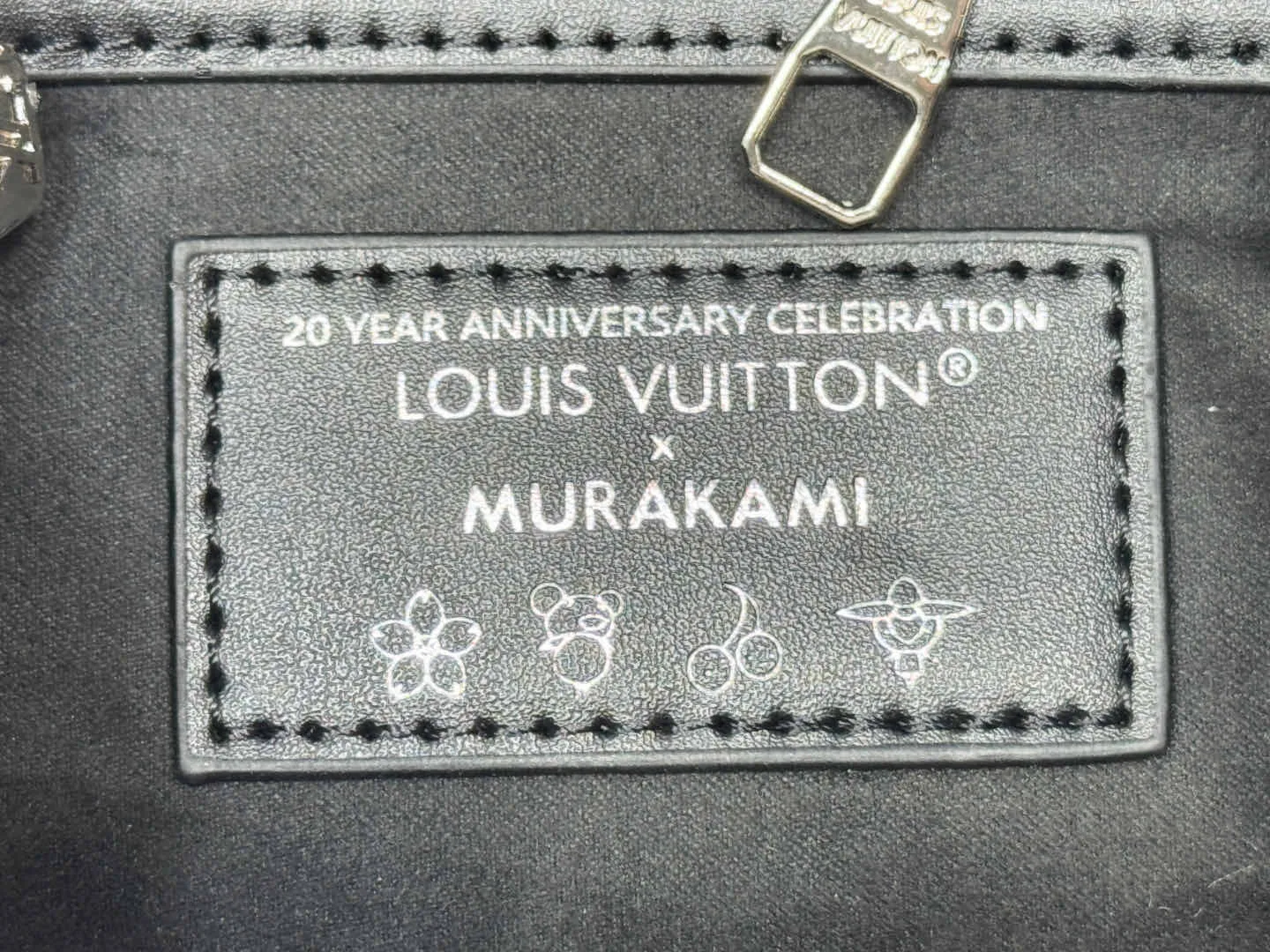 P280 Upgraded original M13805 M13257 M40390 LV Murakami Takashi co-branded NANOSPEEDY handbag This Nano Speedy handbag combines Monogram canvas and cow leather trim printing, with 33 colorful colors to interpret white, black and white tricolor. It has been launched in twelve sections and is very popular around the world and is loved by celebrities. 25.0 x 19.0 x 15.0 cm