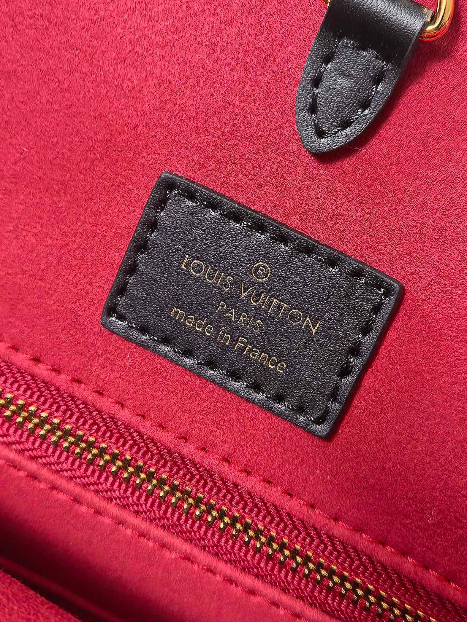💰960💰 (Dynamic chip 163c01 top original order) M45945 M44925 This OnTheGo handbag is made of Monogram Empreinte leather embossed with large Monogram flowers and LV letters, with Toron handle and long shoulder strap, providing a variety of comfortable carrying methods for business occasions, leisure shopping or travel. Dimensions: 41.0 x 34.0 x 19.0 cm (length x height x width)