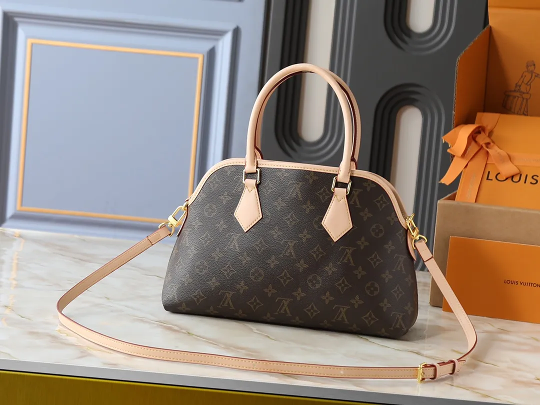💰260💰Upgraded original M15208 M25774 This Louis Vuitton Ever More PM handbag is made of classic Monogram canvas, with light-colored cowhide trim, decorated with a metal chain and padlock design, and has both hand-held and shoulder functions. It is the brand's modern interpretation of retro bags, integrating classic elements and contemporary design, showing an elegant retro style in the 2025 retro trend. It is suitable for daily commuting, leisure and other occasions. It is a fashionable and practical item. Dimensions: 35.0 x 21.0 x 12.0 cm