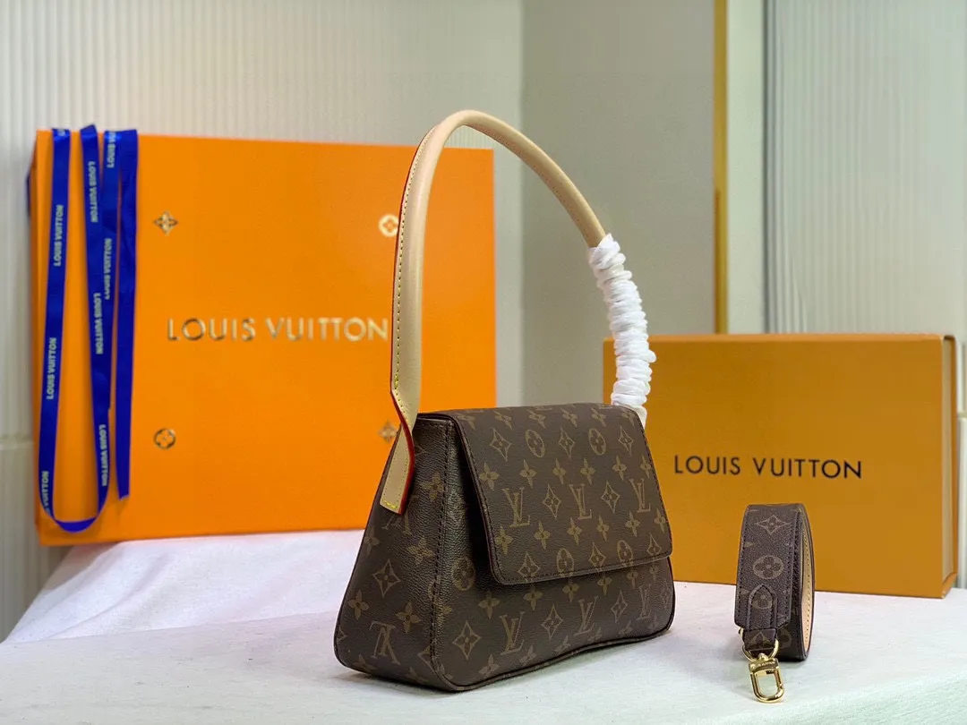 Batch 300💰🔥supermodel bella’s same style🔥🔥LV round handle shoulder bag! 51147 exclusive ⛱️delivery wide shoulder strap! 🔥A very attractive and practical bag! ! looping series A rare round handle shoulder bag from Lvjia! Very chic ❤️❤️ The inside is made of brown cloth, so you won’t be afraid of aging no matter how long you store it! The capacity is sufficient. You can recite the style of a big name in minutes. Size: 28-18-9 without handle