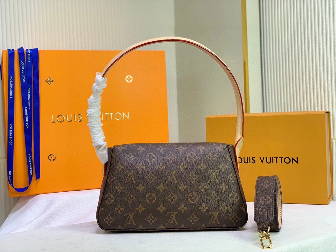 Batch 300💰🔥supermodel bella’s same style🔥🔥LV round handle shoulder bag! 51147 exclusive ⛱️delivery wide shoulder strap! 🔥A very attractive and practical bag! ! looping series A rare round handle shoulder bag from Lvjia! Very chic ❤️❤️ The inside is made of brown cloth, so you won’t be afraid of aging no matter how long you store it! The capacity is sufficient. You can recite the style of a big name in minutes. Size: 28-18-9 without handle