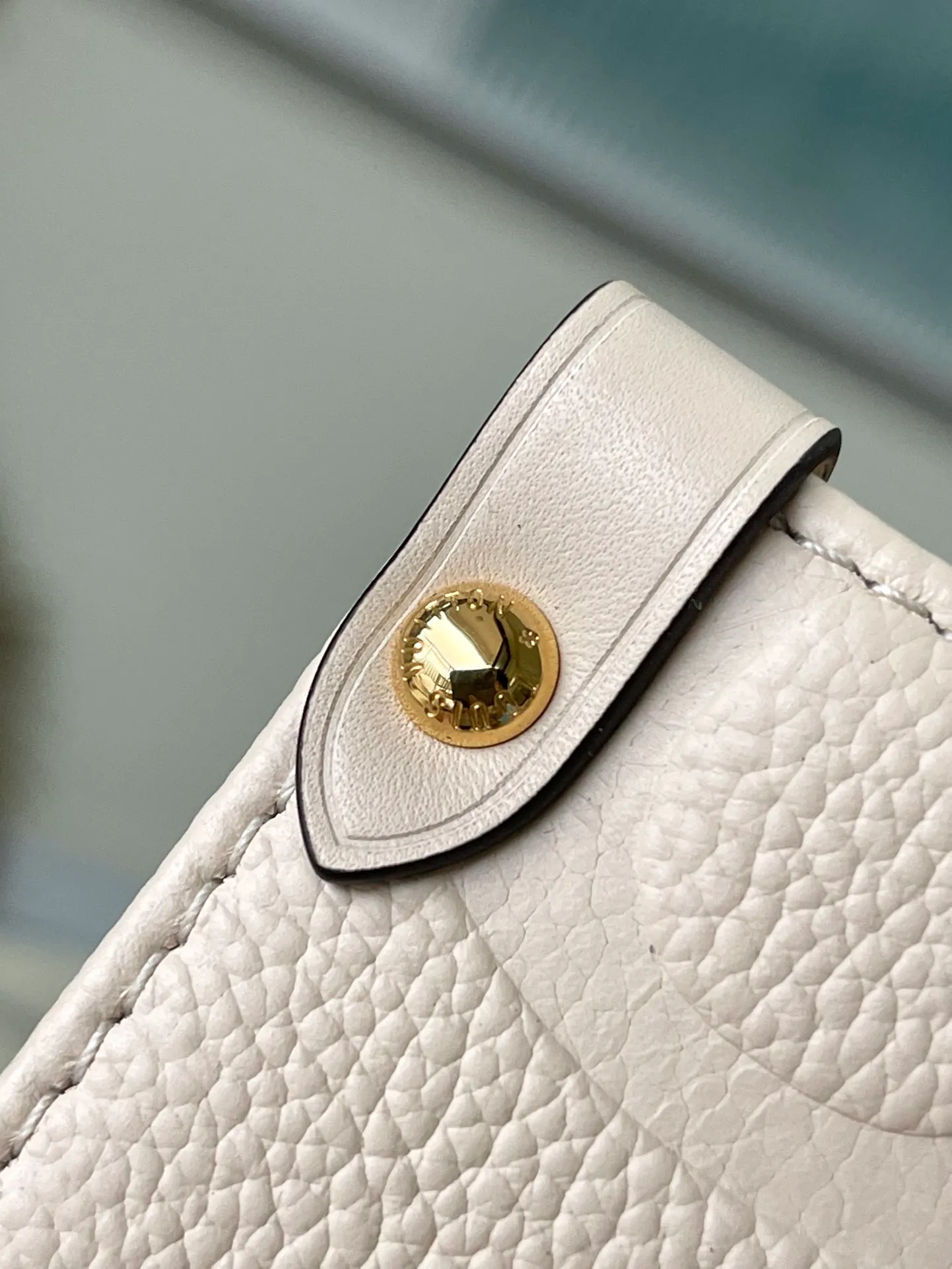 💰1120 (top layer leather) top original order M46531 supports counter inspection. The photo taken of duty-free goods is consistent with the product without unpacking. This product is an exclusive duty-free product in the market and is the highest-end product. Inspection is supported. This product has passed strict inspection and is flawless. Please wear gloves when touching the product. This product is not returnable or exchangeable. Please confirm the product first and then remove the label on the handle. This product is temporarily not open to the public, only regular customers, and is in short supply. Dimensions: 35 x 27 x 14 cm