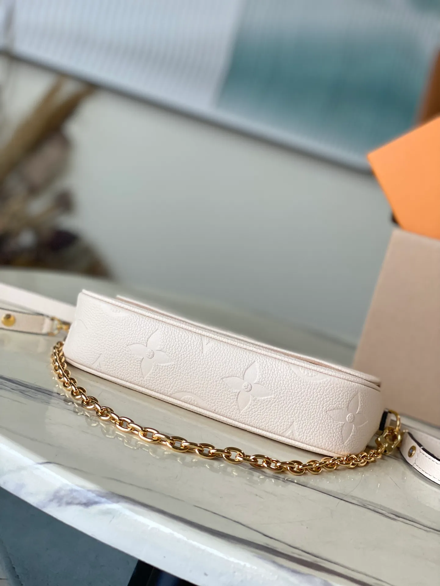 💰880 (top layer leather) top original order M82210. Support counter inspection. The photos taken of duty-free goods are consistent with the product without unpacking. This product is an exclusive duty-free product in the market and is the highest-end product. Inspection is supported. This product has passed strict inspection and is flawless. Please wear gloves when touching the product. This product is not returnable or exchangeable. Please confirm the product first and then remove the label on the handle. This product is temporarily not open to the public, only regular customers, and is in short supply. Dimensions: 23.5 x 12 x 4.3 cm