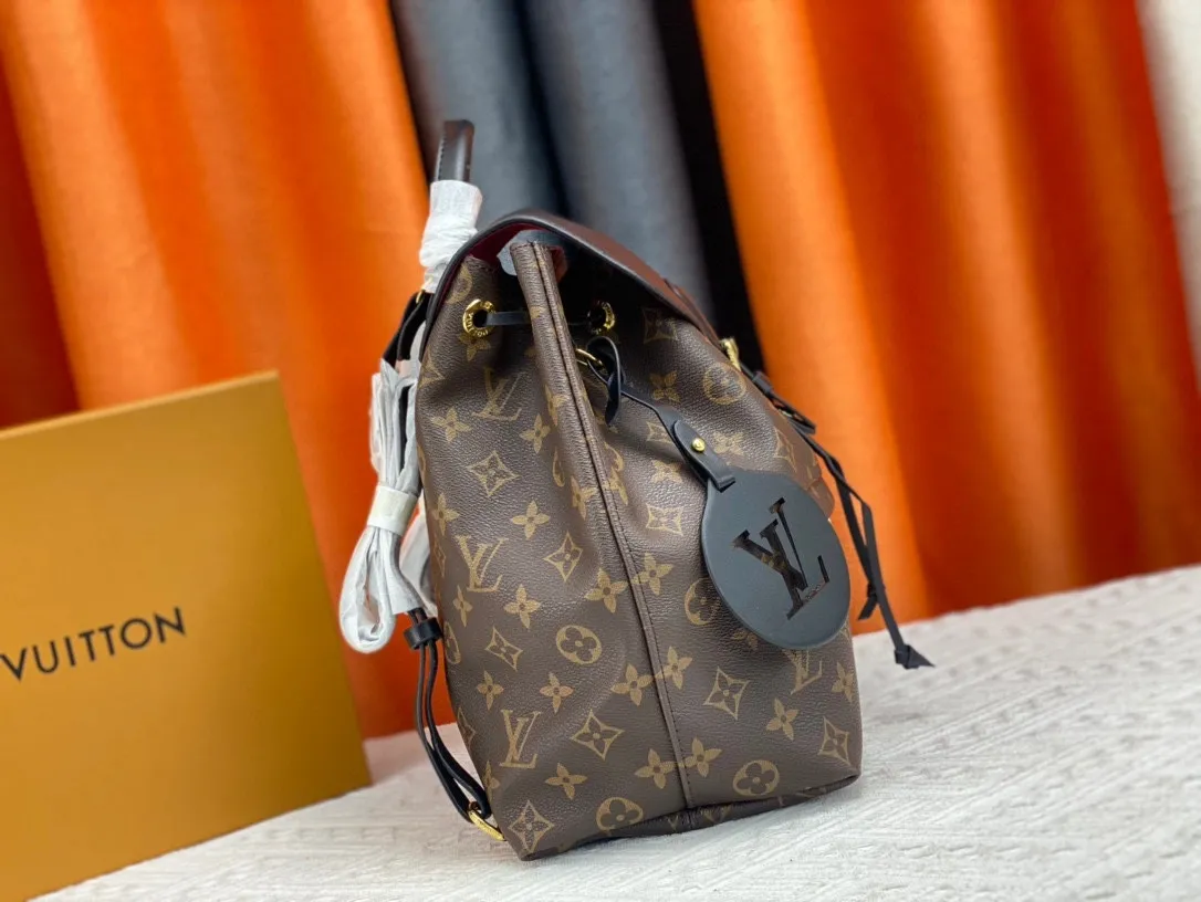 P220 M45501M45410M45205MM45397-The Montsouris backpack, which came out in 1994, is this time covered in Monogram Empreinte embossed leather, embellished with vintage metal buckles and LV charms. The zippered outer pocket allows for easy access, and the adjustable shoulder strap provides a comfortable shoulder carrying experience. Detailed features 27.5 x 33.0 x 14.0 cm (L x H x W) Embossed cowhide Leather trim Microfiber lining Metal hardware Leather carrying handle Adjustable leather shoulder strap Magnetic closure with drawstring Removable leather LV charm Zippered outer pocket Open inner pocket Handle: single handle