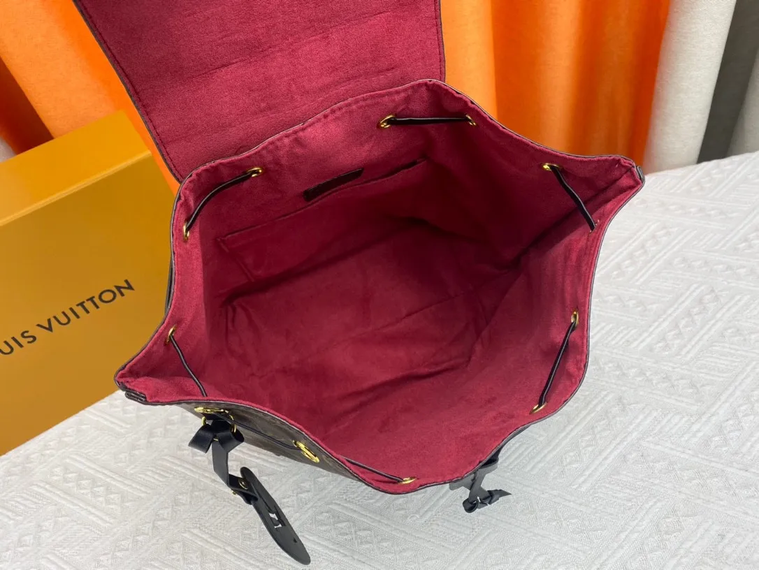 P220 M45501M45410M45205MM45397-The Montsouris backpack, which came out in 1994, is this time covered in Monogram Empreinte embossed leather, embellished with vintage metal buckles and LV charms. The zippered outer pocket allows for easy access, and the adjustable shoulder strap provides a comfortable shoulder carrying experience. Detailed features 27.5 x 33.0 x 14.0 cm (L x H x W) Embossed cowhide Leather trim Microfiber lining Metal hardware Leather carrying handle Adjustable leather shoulder strap Magnetic closure with drawstring Removable leather LV charm Zippered outer pocket Open inner pocket Handle: single handle