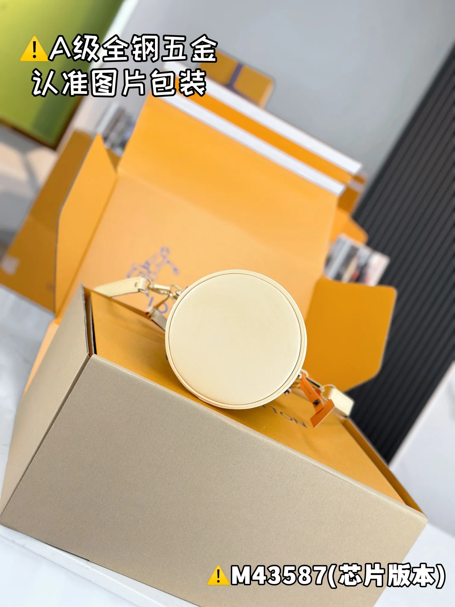 💰1900 [Genuine grade] [Special grade MB high elastic fabric] DUFFLE handbag Model: M43587 Material: A+ grade all-steel hardware, imported high elastic fabric Packaging: Full set of special grade duty-free MB packaging Dimensions: 22 x 23 x 14 cm