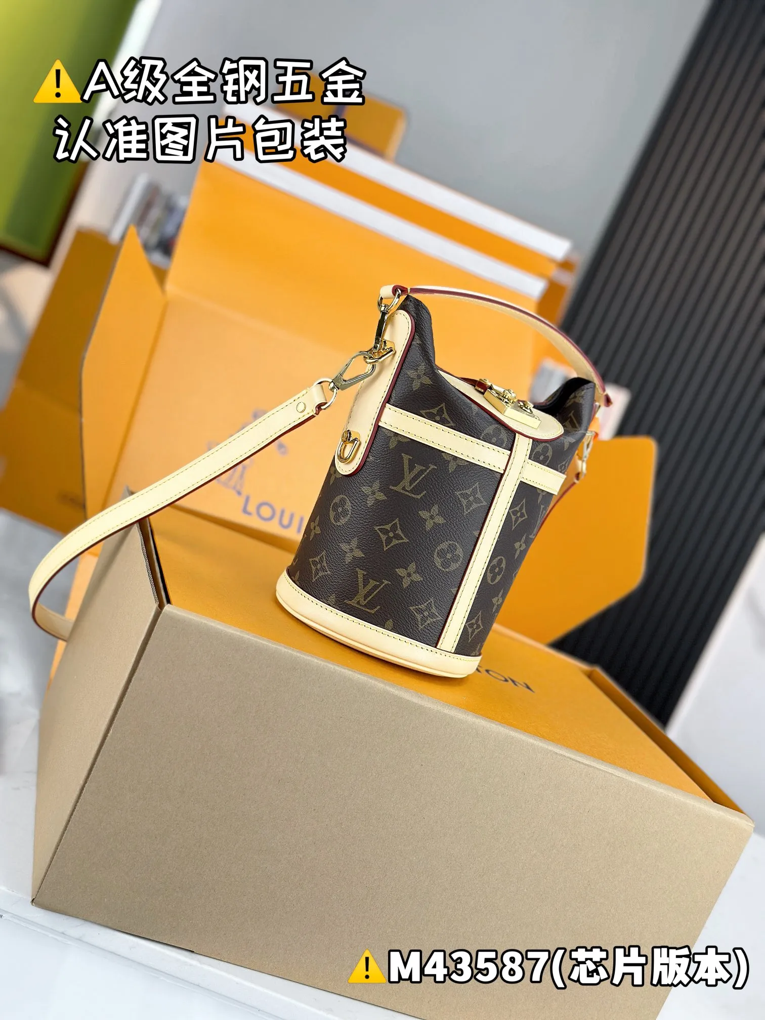 💰1900 [Genuine grade] [Special grade MB high elastic fabric] DUFFLE handbag Model: M43587 Material: A+ grade all-steel hardware, imported high elastic fabric Packaging: Full set of special grade duty-free MB packaging Dimensions: 22 x 23 x 14 cm