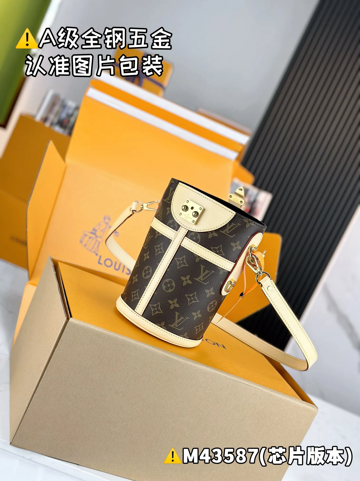 💰1900 [Genuine grade] [Special grade MB high elastic fabric] DUFFLE handbag Model: M43587 Material: A+ grade all-steel hardware, imported high elastic fabric Packaging: Full set of special grade duty-free MB packaging Dimensions: 22 x 23 x 14 cm