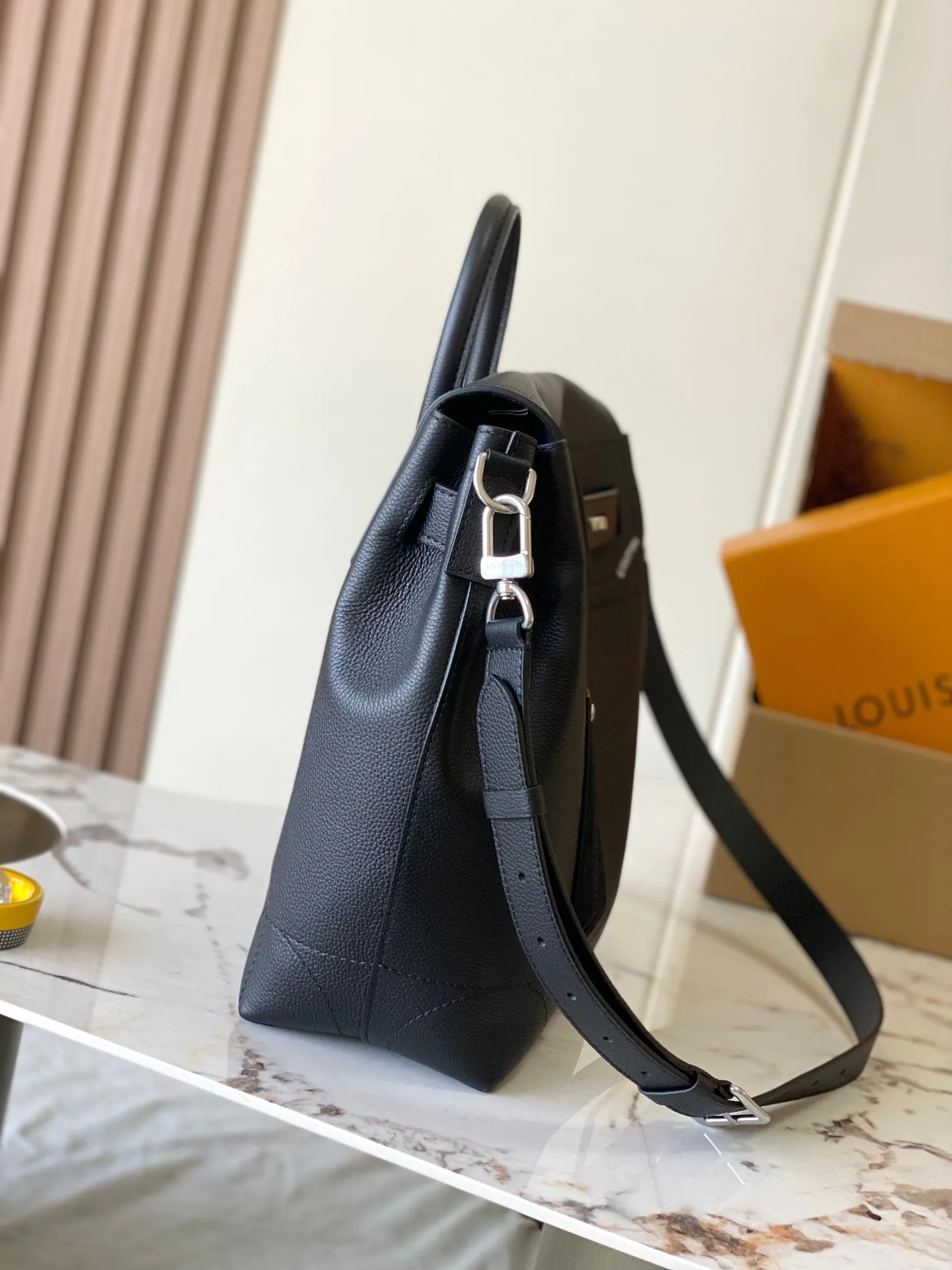 p2600 [Special grade MB163c chip version original leather] This Steamer 30 handbag Model: M27061 Material: A-grade all-steel hardware, imported original cowhide Packaging: Full set of original duty-free MB packaging