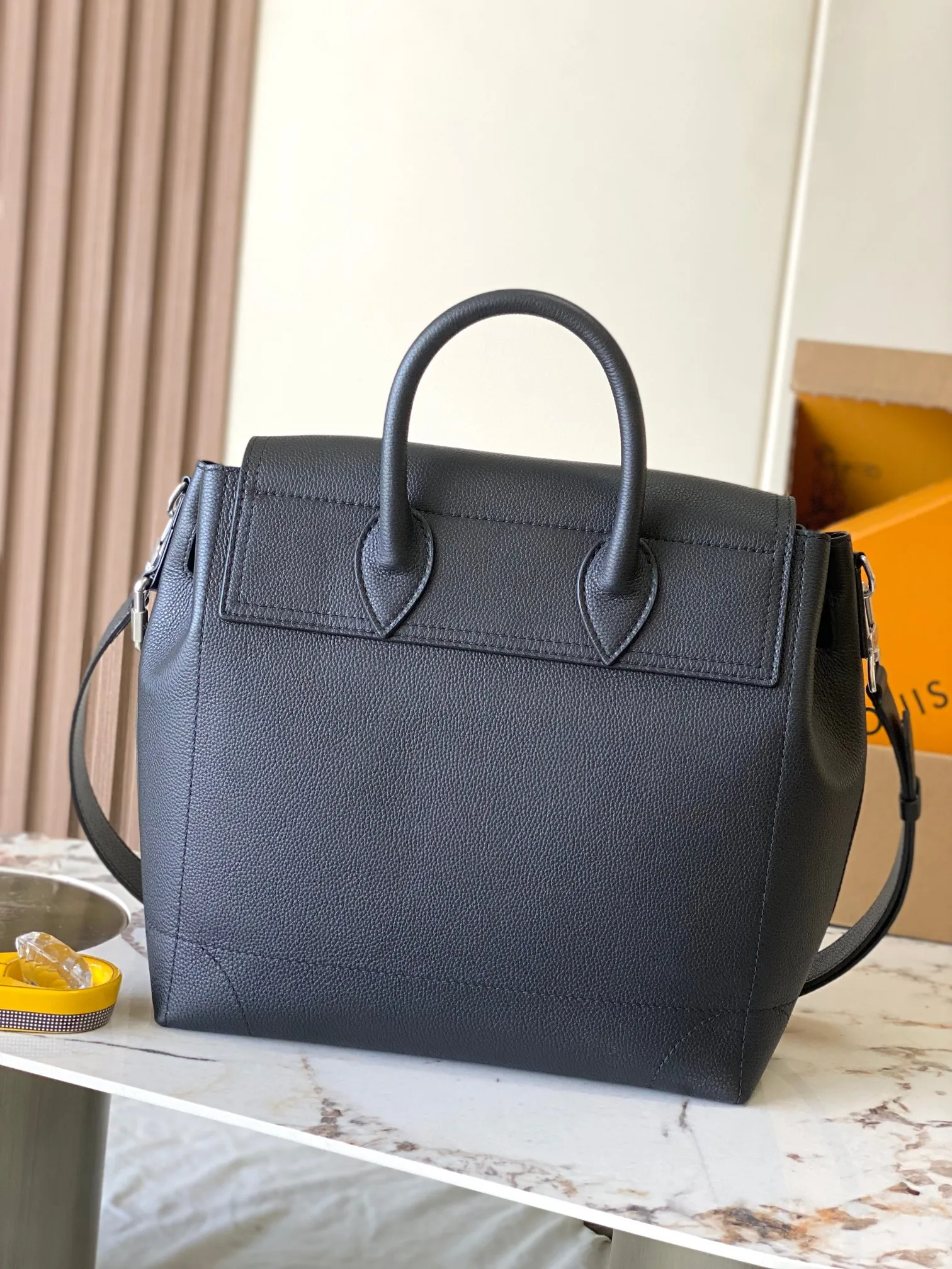 p2600 [Special grade MB163c chip version original leather] This Steamer 30 handbag Model: M27061 Material: A-grade all-steel hardware, imported original cowhide Packaging: Full set of original duty-free MB packaging