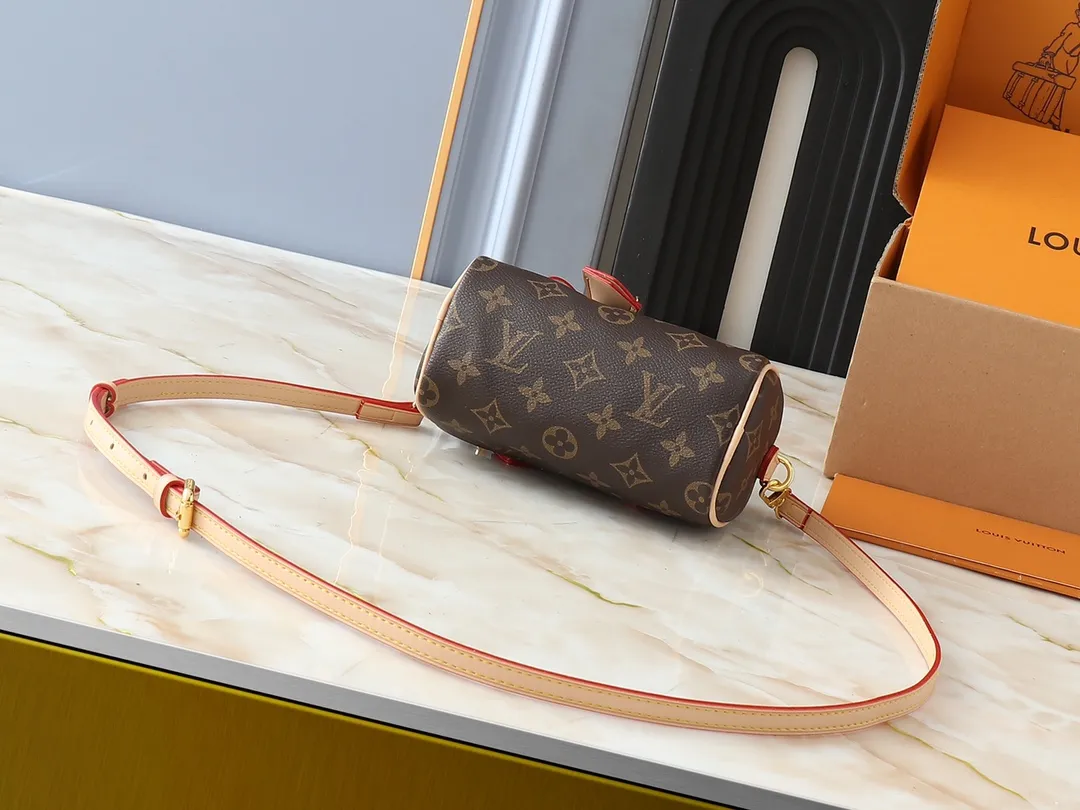 💰200💰Upgraded original version M13391 M13406 M81085 lv Murakami Takashi co-branded NANOSPEEDY handbag This Nano Speedy handbag combines Monogram canvas and cow leather trim printing, with 33 colorful colors to interpret white tricolor and black tricolor. It has been launched in twelve sections and is very popular around the world and is loved by celebrities and celebrities. 16x10x7.5cm