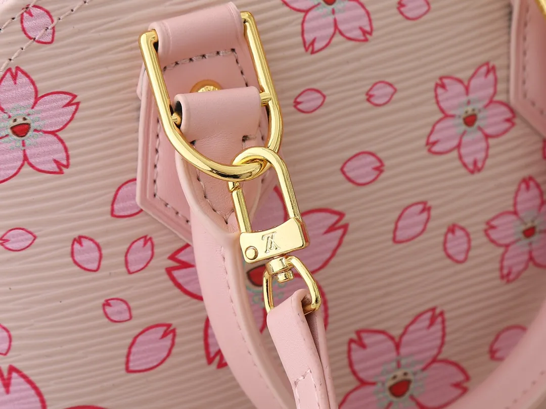 💰240💰Upgraded Original M13104 M53152 [LV × TM Alma BB Handbag] Sakura (Takashi Murakami) Created by Japanese artist Takashi Murakami, Maison’s brightly colored icon bag "LV × TM ALMA BB" is updated with a cheerful cherry blossom pattern that symbolizes regeneration. St adds gold hardware to Epi leather in soft pink tones to create a refined impression. You can enjoy various holding styles with the Tron handle and detachable leather strap. The interior can store daily items including large smartphones. Dimensions: 23.5 x 17.5 x 11.5 cm