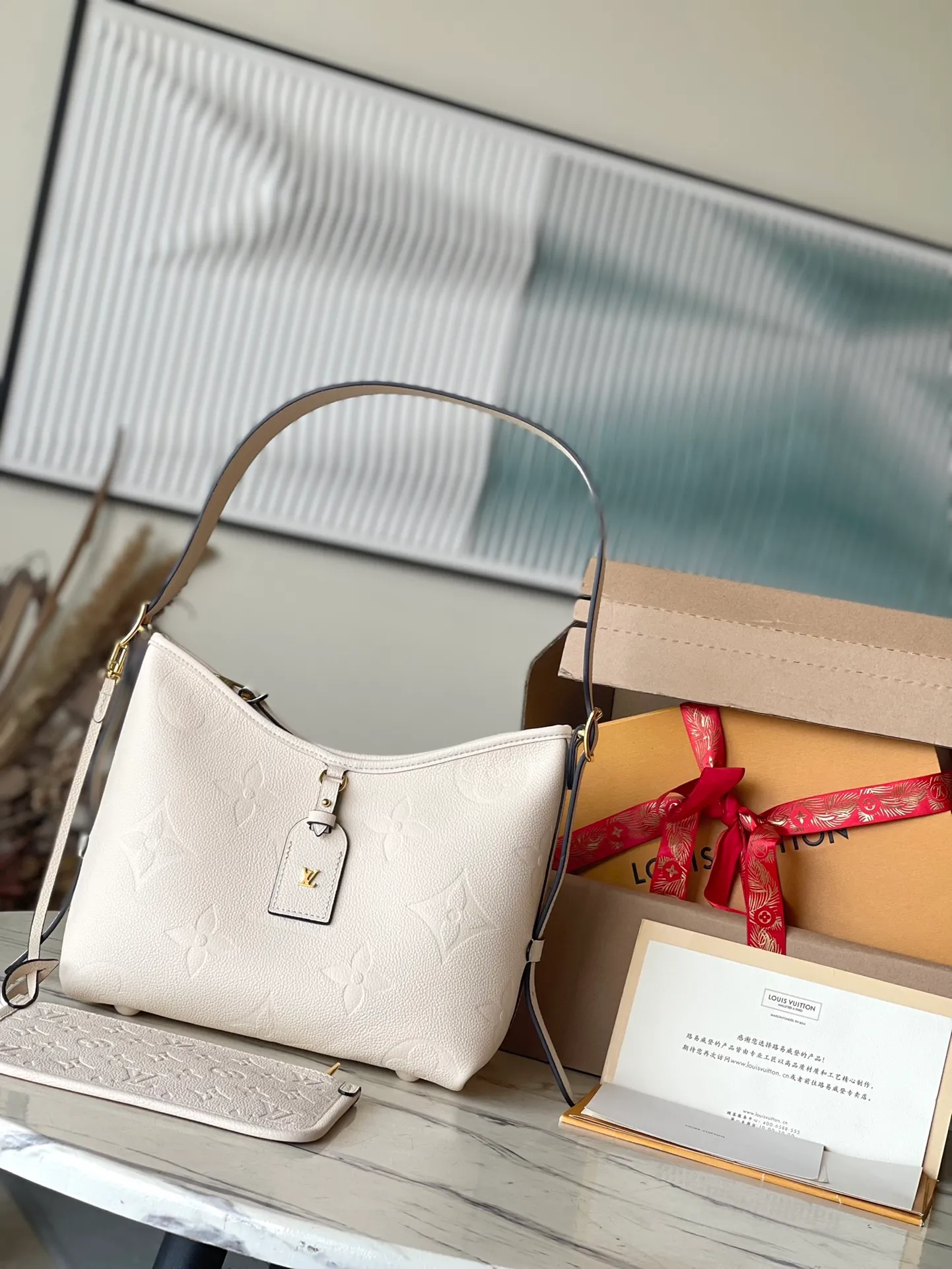 💰1180 (top layer leather) top original order M46293. Support counter inspection. Photos taken of duty-free goods are consistent with the product without unpacking. This product is an exclusive duty-free product in the market and is the highest-end product. Inspection is supported. This product has passed strict inspection and is flawless. Please wear gloves when touching the product. This product is not returnable or exchangeable. Please confirm the product first and then remove the label on the handle. This product is temporarily not open to the public, only regular customers, and is in short supply. Dimensions: 24 x 29.5 x 12 cm