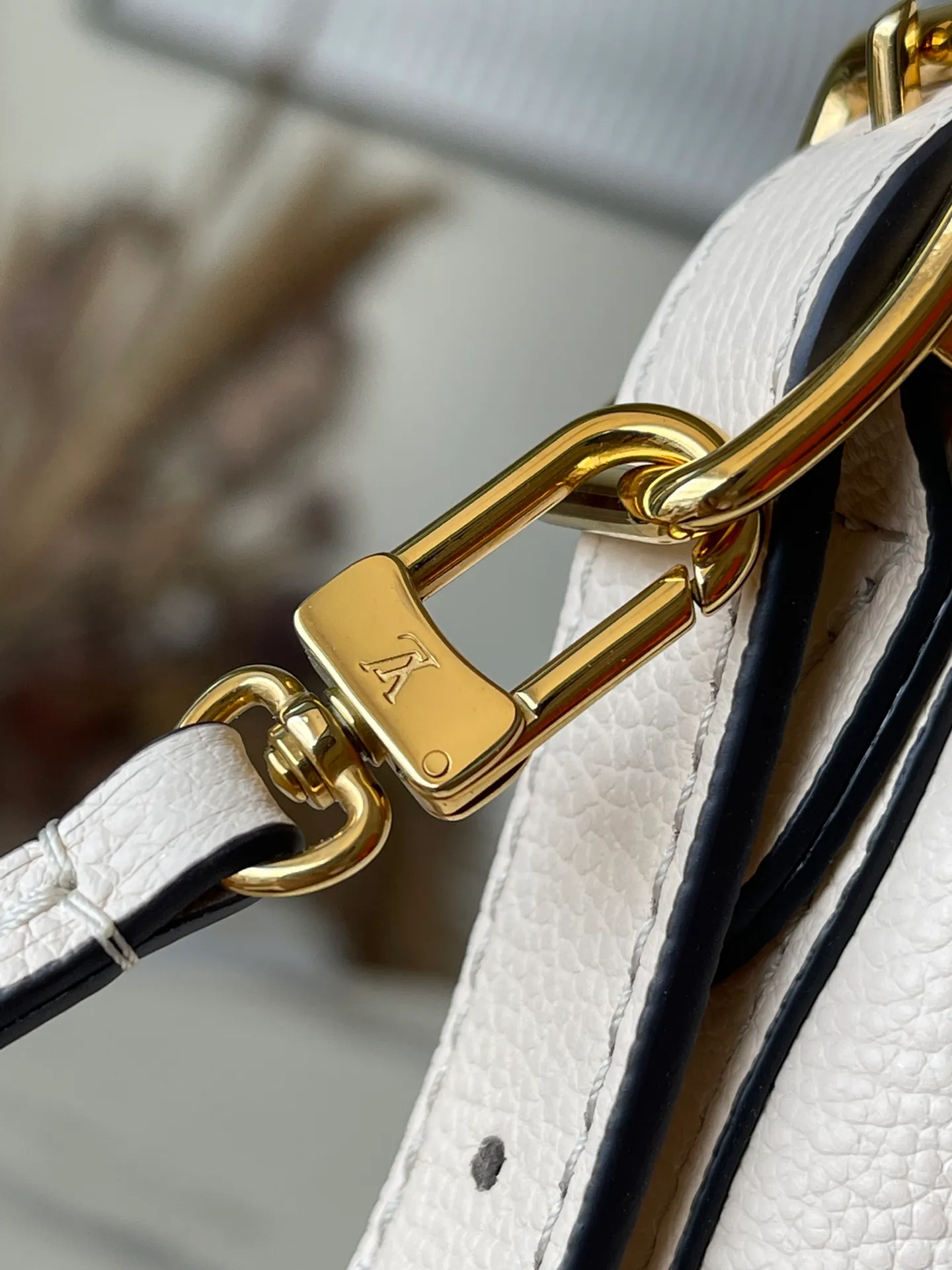 💰1180 (top layer leather) top original order M46293. Support counter inspection. Photos taken of duty-free goods are consistent with the product without unpacking. This product is an exclusive duty-free product in the market and is the highest-end product. Inspection is supported. This product has passed strict inspection and is flawless. Please wear gloves when touching the product. This product is not returnable or exchangeable. Please confirm the product first and then remove the label on the handle. This product is temporarily not open to the public, only regular customers, and is in short supply. Dimensions: 24 x 29.5 x 12 cm
