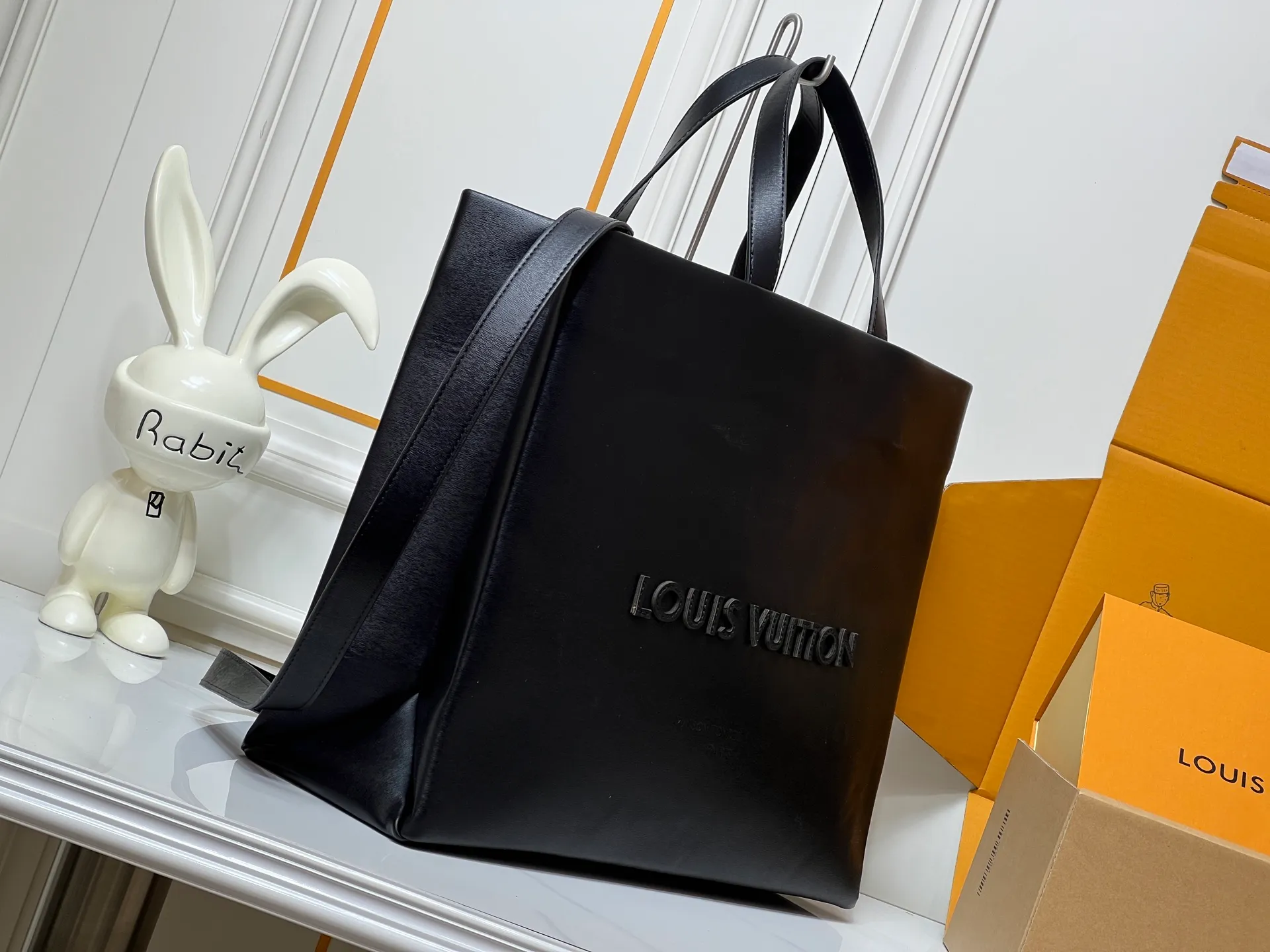Batch 320💰M24457 Black Orange Blue Green Gray Presbyopia Plaid Black Crocodile Orange Crocodile Pattern 9 Colors ✔️ This Shopper medium handbag draws inspiration from Louis Vuitton shopping bags, with the words Louis Vuitton and Maison Fondée En 1854 written on soft cow leather, with a top handle and a detachable shoulder strap. Size: 40x32x16cm