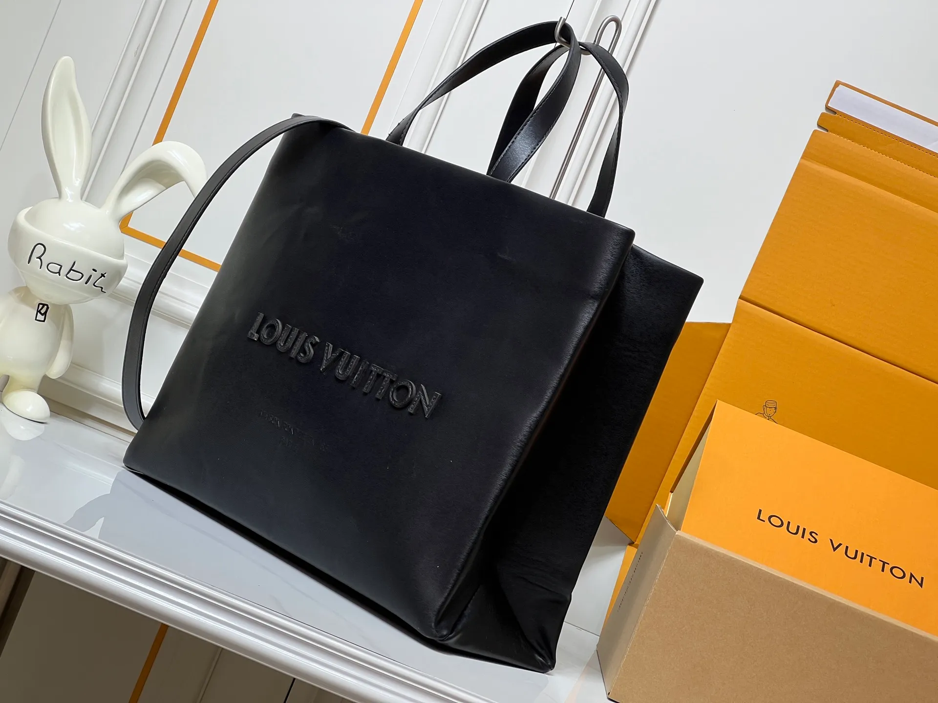 Batch 320💰M24457 Black Orange Blue Green Gray Presbyopia Plaid Black Crocodile Orange Crocodile Pattern 9 Colors ✔️ This Shopper medium handbag draws inspiration from Louis Vuitton shopping bags, with the words Louis Vuitton and Maison Fondée En 1854 written on soft cow leather, with a top handle and a detachable shoulder strap. Size: 40x32x16cm