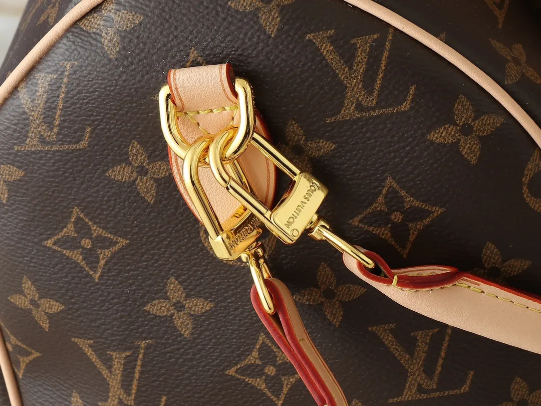 💰300💰Upgraded original version M13805 M13257 M40391 lv Murakami Takashi co-branded NANOSPEEDY handbag This Nano Speedy handbag combines Monogram canvas and cow leather trim printing, with 33 colorful colors to interpret white tricolor and black tricolor. It has been launched in twelve sections and is very popular around the world and is loved by celebrities and celebrities. 30.0 x 21.0 x 17.0 cm