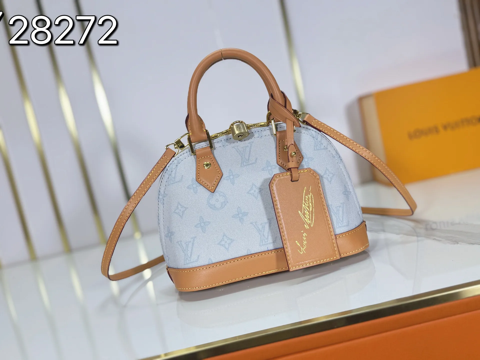 P280 upgraded original M28272 M27526 M28105 M26084 M27812 M28032 M53152 To celebrate the 130th anniversary of the birth of Louis Vuitton’s Monogram pattern, this Alma BB handbag reinterprets classic elements from a retro perspective. Monogram Origine Bleu Courrier patterned canvas evokes archive designs, with smooth calfskin trim and a striped fabric lining. The iconic padlock and Anniversary address plate enrich the details. Dimensions: 23.5 x 17.5 x 11.5 (cm) ((Length x Height x Width)