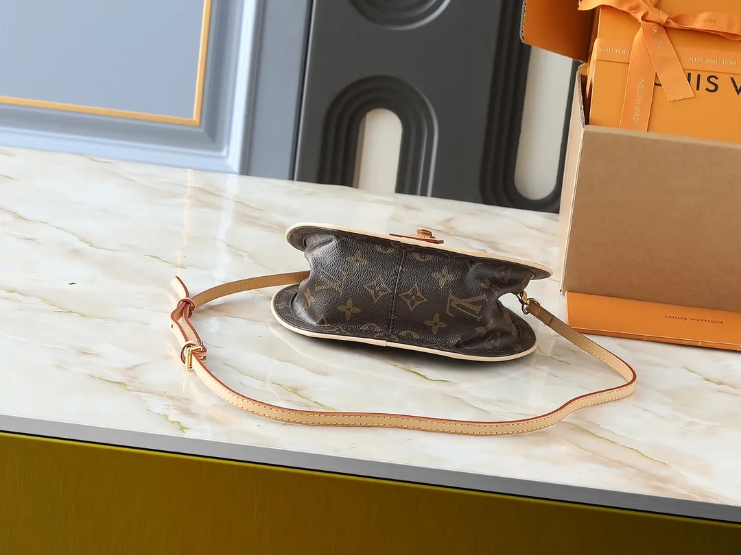 💰240💰Upgraded original M47117 presbyopia yellow flower This AROUND ME handbag, this Around Me handbag is made of Monogram coated canvas, interpreting the inspiration of the brand's LV Circle logo. The logo was created in the 1920s and is active in Louis Vuitton stores and advertising. This sleek handbag debuts on the 2024 spring and summer show, with an integrated handle creating a simple and elegant appearance. Exquisite configuration releases trendy style. 22.5×21×7cm