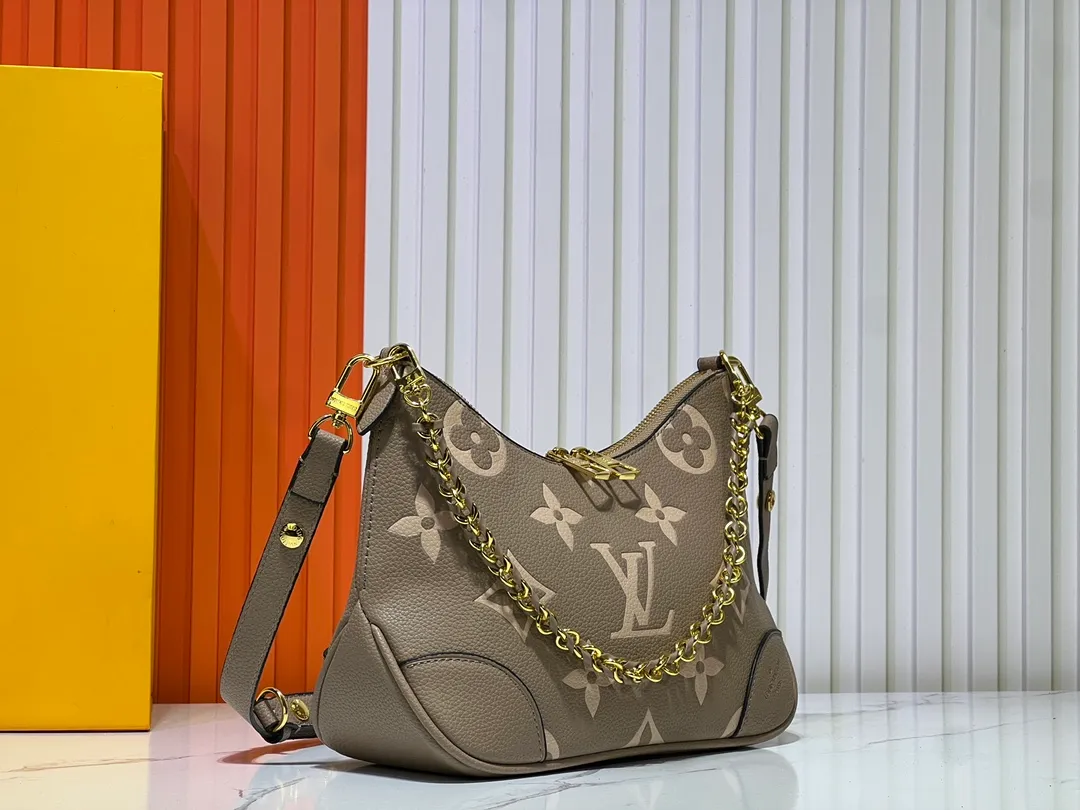 Batch 260💰Upgraded original M13224 M12930 M45832 M45831 Chain bag croissant series KOREA PRE-LAUNCH handbag This season's Boulogne bag uses Monogram Amprent leather material to reinterpret a symbolic design that can be used in multiple ways. Like existing designs made of canvas, various styles of items can be produced. Internal flat pocket that can store large-sized smartphones. A new version with a braided chain woven with gold hardware that creates a high-class and strong atmosphere. 16 x 9.5 x 29 cm.