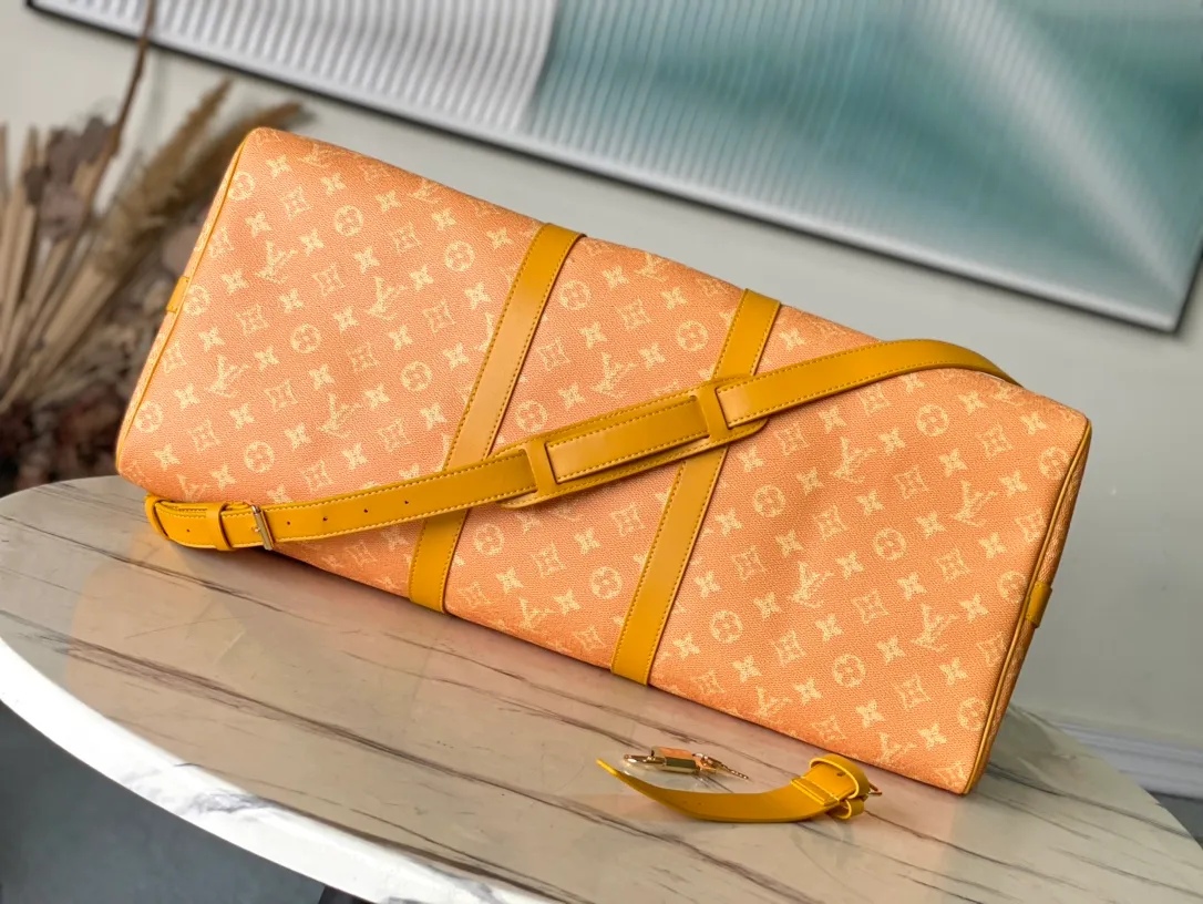 💰1340 Top original order M13186 Louis Vuitton LV 24FW Monogram new presbyopic bag Louis Vuitton LV 24FW New Monogram yellow presbyopic yellow presbyopic series Messenger messenger bag Montsouris satchel Keepall 55 travel bag multiple classic styles. Dimensions: 55 x 27 x 20 cm