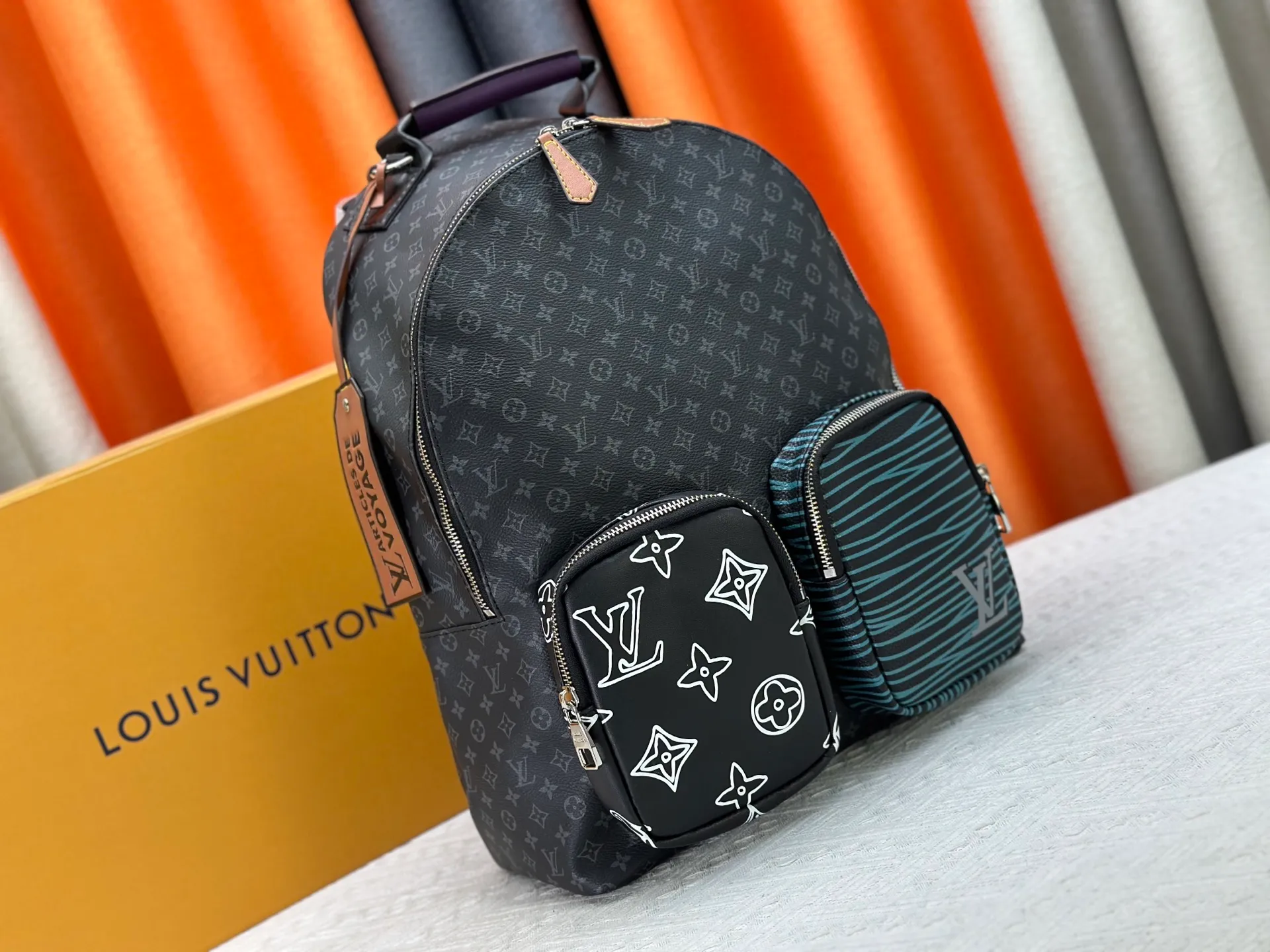 P360 M45455 Black Flower MULTIPOCKET Backpack Virgil Abloh incorporates the Patchwork theme of the 2020 Autumn and Winter series into this Multipocket backpack, creating a variety of styles from a trendy perspective. The zipped main compartment holds a laptop, and exterior pockets feature the classic Monogram and Epi graphics. Monogram Eclipse coated canvas and cowhide Leather and fabric trim Textile lining Hardware Louis Vuitton logo tag Top leather carry handle Zip main compartment with leather zip puller Zip front pocket Internal patch pocket Designer handle: Single handle Dimensions: 30.0 x 40.0 x 15.5 cm