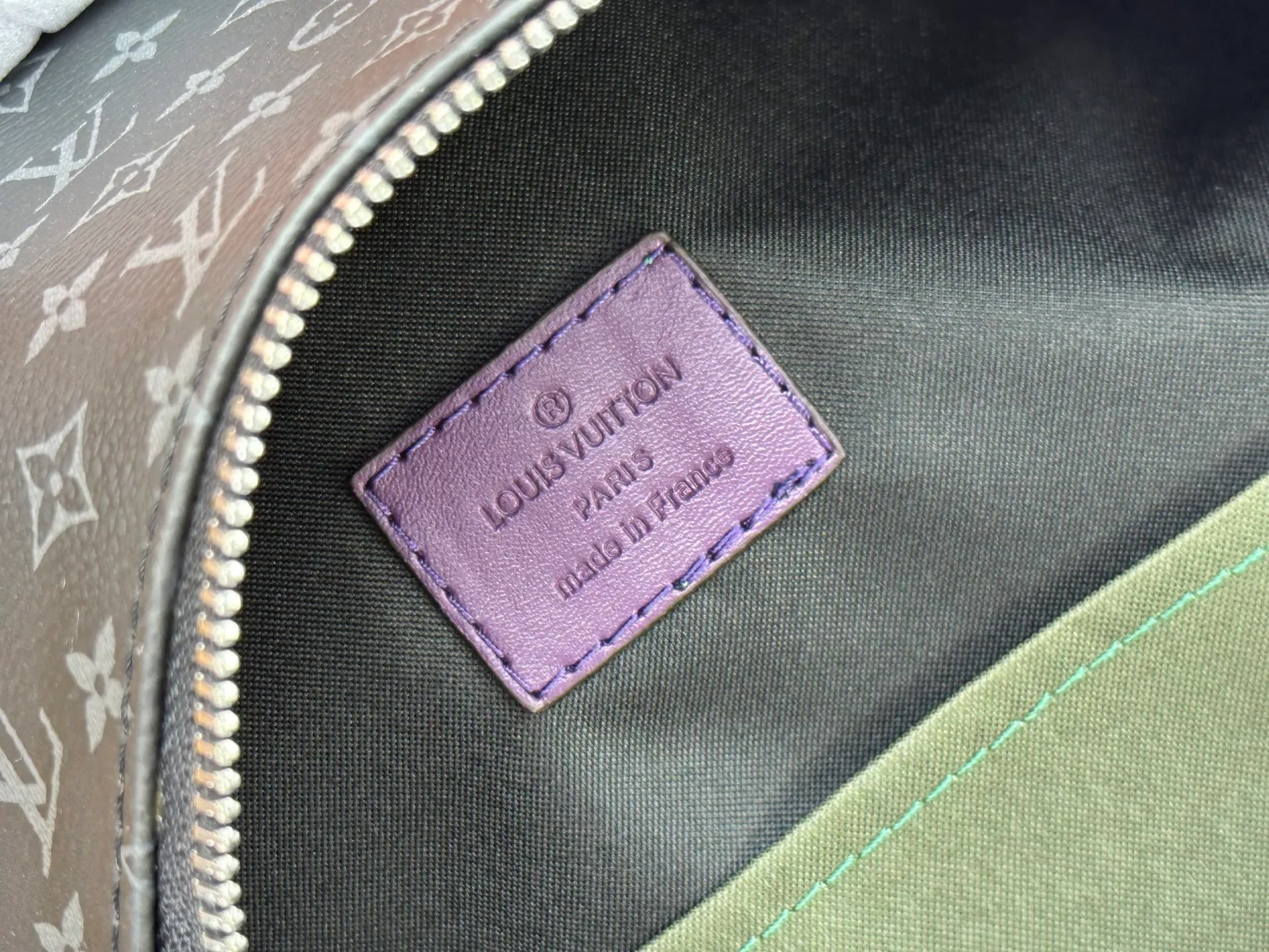 P360 M45455 Black Flower MULTIPOCKET Backpack Virgil Abloh incorporates the Patchwork theme of the 2020 Autumn and Winter series into this Multipocket backpack, creating a variety of styles from a trendy perspective. The zipped main compartment holds a laptop, and exterior pockets feature the classic Monogram and Epi graphics. Monogram Eclipse coated canvas and cowhide Leather and fabric trim Textile lining Hardware Louis Vuitton logo tag Top leather carry handle Zip main compartment with leather zip puller Zip front pocket Internal patch pocket Designer handle: Single handle Dimensions: 30.0 x 40.0 x 15.5 cm