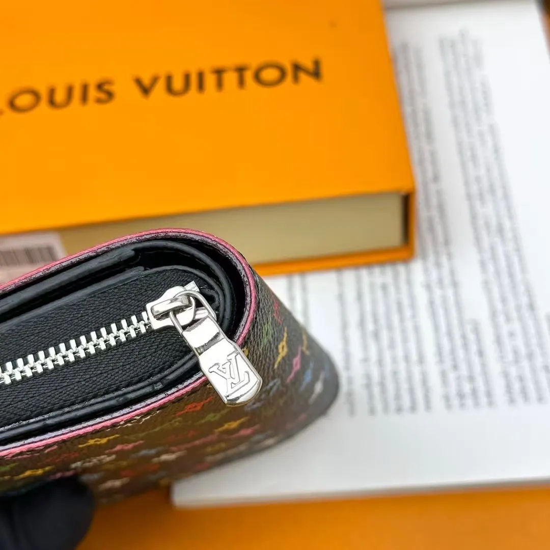P150 M83689 33 colors This Cléa wallet is made of Monogram Empreinte soft grained cowhide, embellished with Louis Vuitton's iconic Monogram embossed pattern. It has a stylish design, is exquisite and compact but has a spacious capacity. It is equipped with an external patch pocket, zipper coin pocket, banknote compartment and six credit card slots.