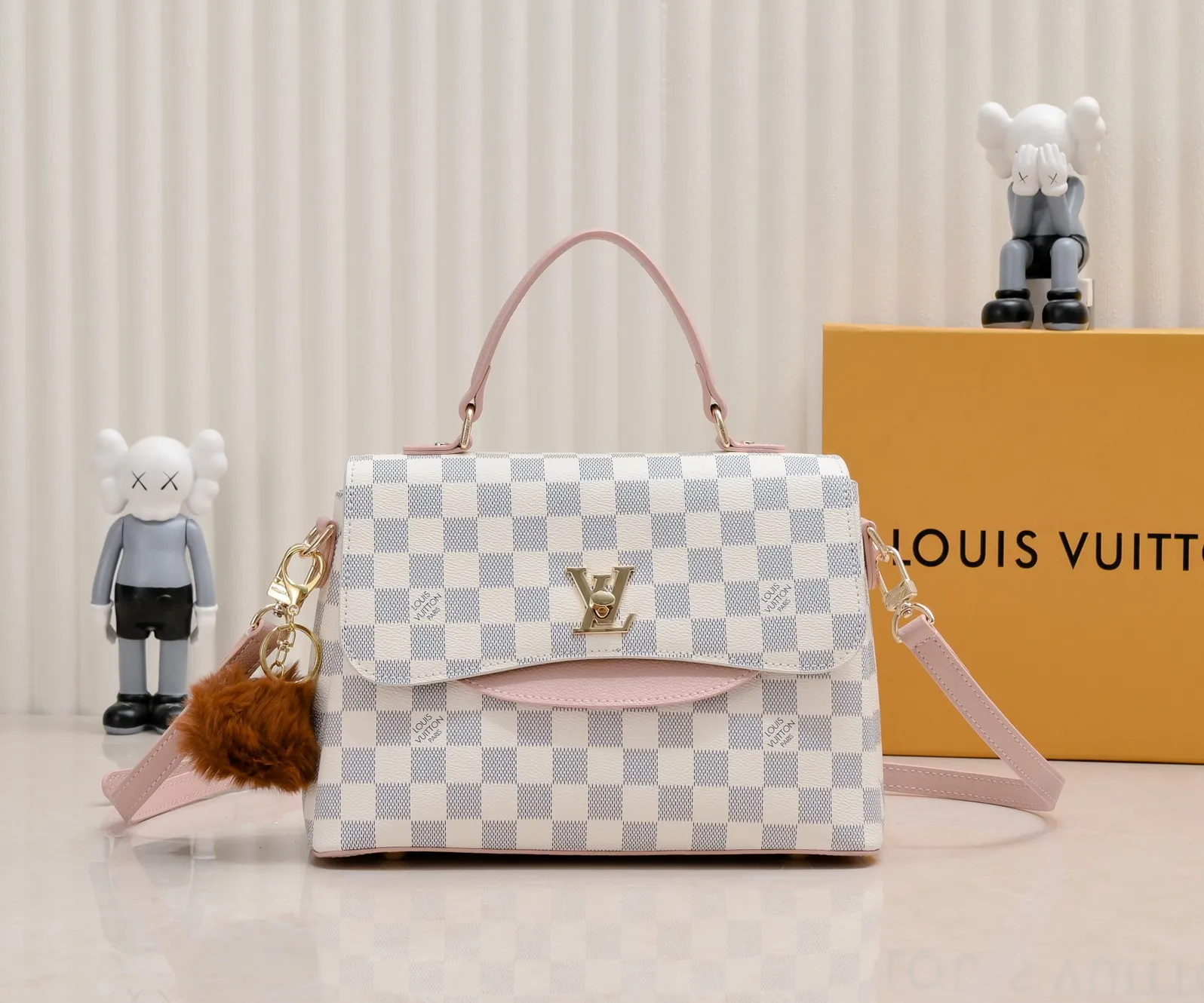 ¥500💰 Exclusive real shot-upgraded version ‼ ️New spring and summer products☀️ 💥Louis Vuitton 2023 popular practical and fashionable handheld crossbody model💪 Model: 56122🎉Color matching latest style Métis The unique shape exudes elegance. Presbyopic/yellow/original cowhide with original buckle hardware, made of soft Monogram canvas, has multiple practical pockets and three compartments. Size: length 27x height 18x ​​width 12cm