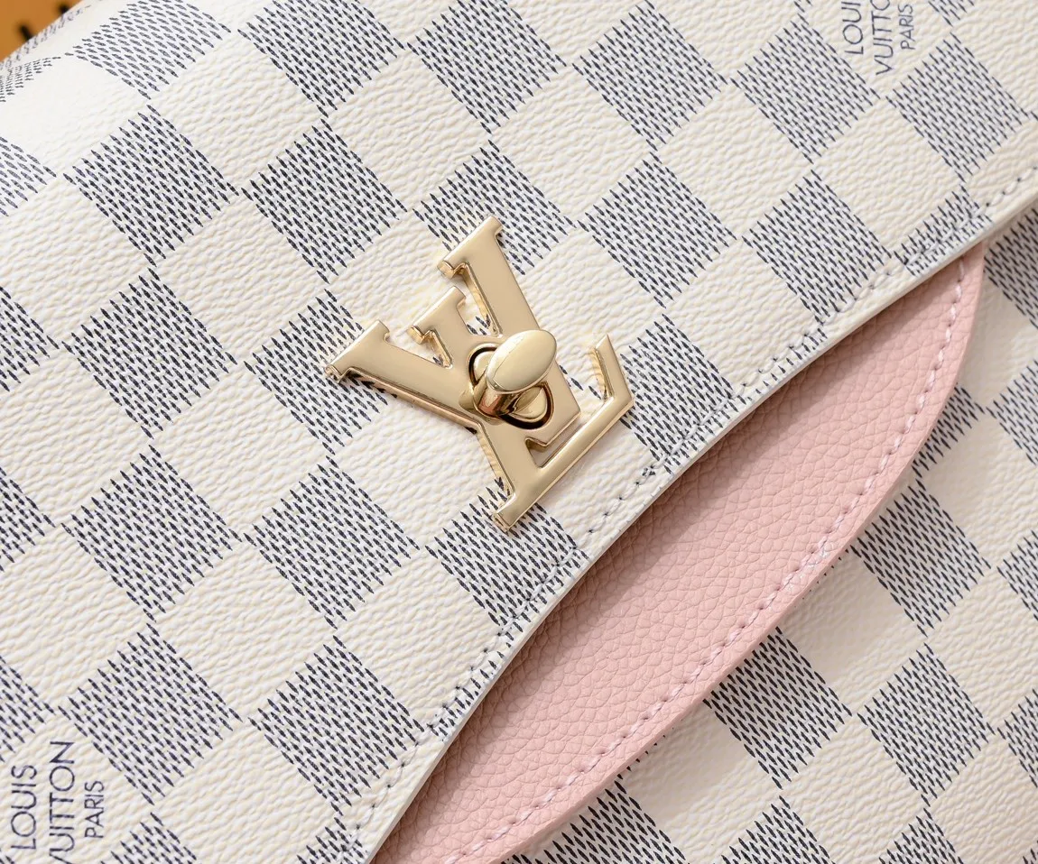 ¥500💰 Exclusive real shot-upgraded version ‼ ️New spring and summer products☀️ 💥Louis Vuitton 2023 popular practical and fashionable handheld crossbody model💪 Model: 56122🎉Color matching latest style Métis The unique shape exudes elegance. Presbyopic/yellow/original cowhide with original buckle hardware, made of soft Monogram canvas, has multiple practical pockets and three compartments. Size: length 27x height 18x ​​width 12cm
