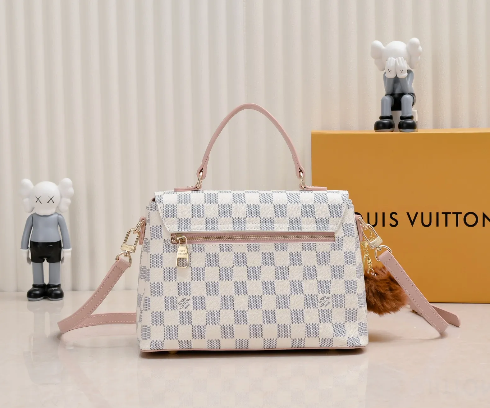 ¥500💰 Exclusive real shot-upgraded version ‼ ️New spring and summer products☀️ 💥Louis Vuitton 2023 popular practical and fashionable handheld crossbody model💪 Model: 56122🎉Color matching latest style Métis The unique shape exudes elegance. Presbyopic/yellow/original cowhide with original buckle hardware, made of soft Monogram canvas, has multiple practical pockets and three compartments. Size: length 27x height 18x ​​width 12cm