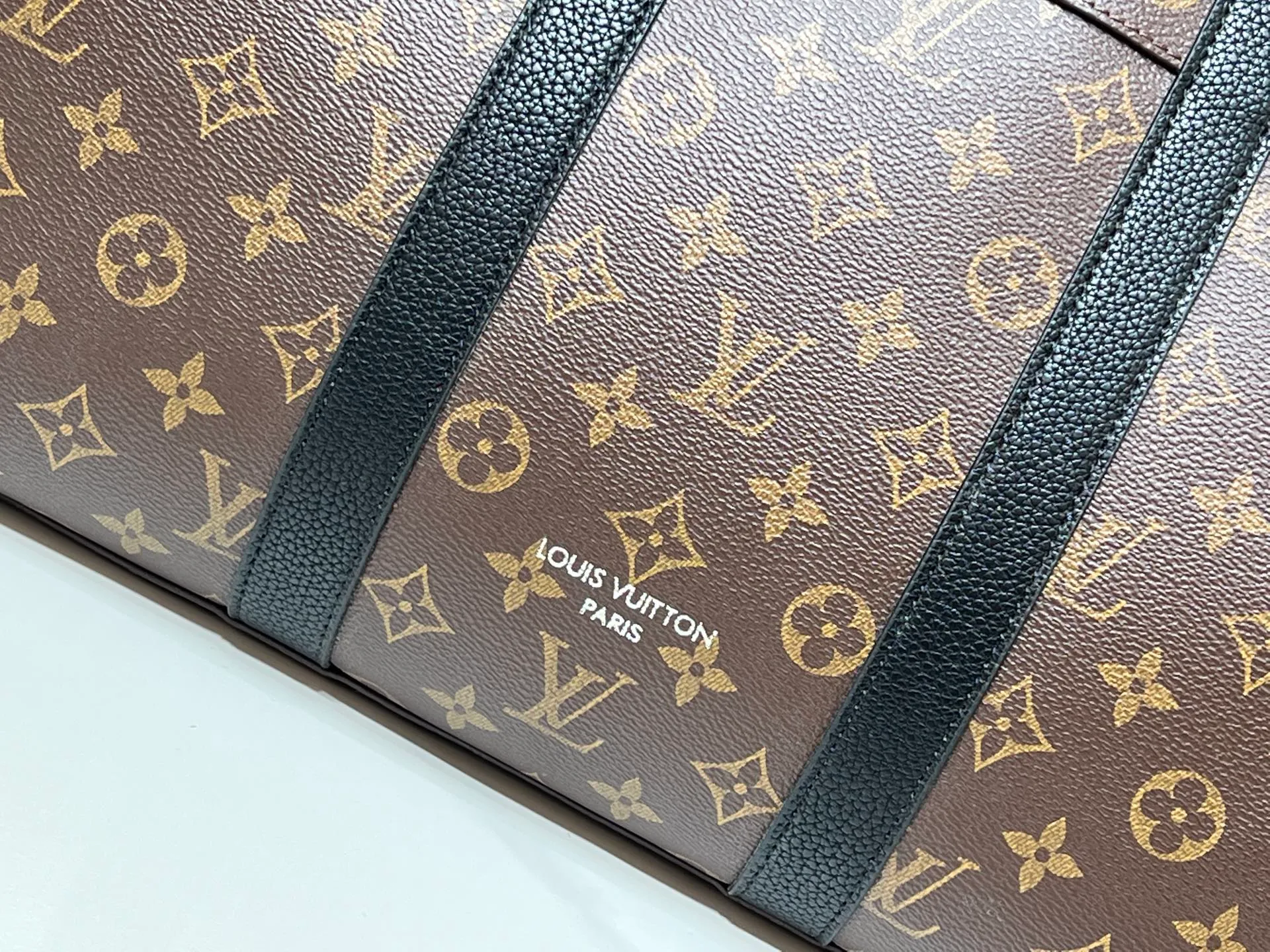 Batch 380💰Upgraded original M23153 M23154 M11663 This Georges Tote medium handbag is made of Cuir Millesime grained cow leather, with deep tones to enhance the elegance, and the S-lock lock, extended handle and unique silhouette highlight the avant-garde style. The cow leather is sourced from Domaine des Massifs, ensuring excellent quality and ethical farming principles. Dimensions: 41.0 x 29.0 x 14.0 cm (length x height x width)