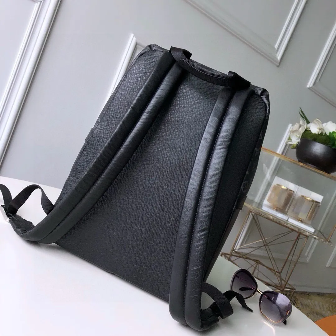 💰940 (top-grain leather) top-quality original actual photos 😍😍 [DISCOVERY] Small Backpack 30230 Discovery small backpack combines Monogram canvas and Taïga leather to reinterpret the classic campus trend design. The glossy exterior wraps around two internal pockets and an internal iPad pocket, and two adjustable leather straps ensure comfortable carrying. Size: 40x30x20cm