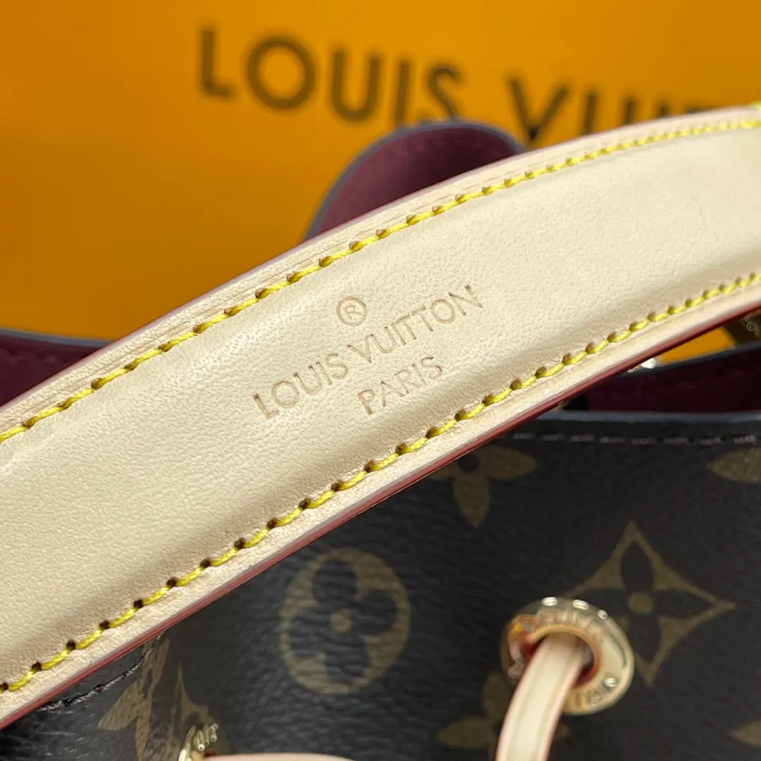 [Upgraded version] P640🐶Upgraded version. High quality. Semi-steel hardware M46581❣️🐶 Comes with complete packaging.❣️NÉONOÉ BB handbag. Classic Monogram canvas and distressed leather create unique handbags. One of Louis Vuitton's iconic handbags-Néo Noé BB handbag is also included in this list. Item can be styled in a variety of ways with removable handles and removable and adjustable straps Dimensions: 20 x 20 x 13 cm