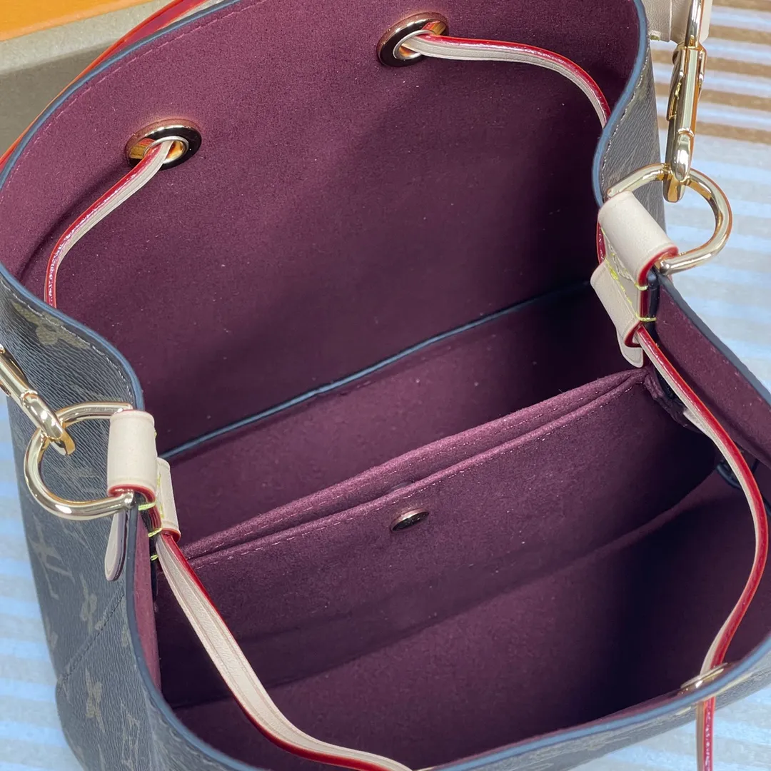 [Upgraded version] P640🐶Upgraded version. High quality. Semi-steel hardware M46581❣️🐶 Comes with complete packaging.❣️NÉONOÉ BB handbag. Classic Monogram canvas and distressed leather create unique handbags. One of Louis Vuitton's iconic handbags-Néo Noé BB handbag is also included in this list. Item can be styled in a variety of ways with removable handles and removable and adjustable straps Dimensions: 20 x 20 x 13 cm