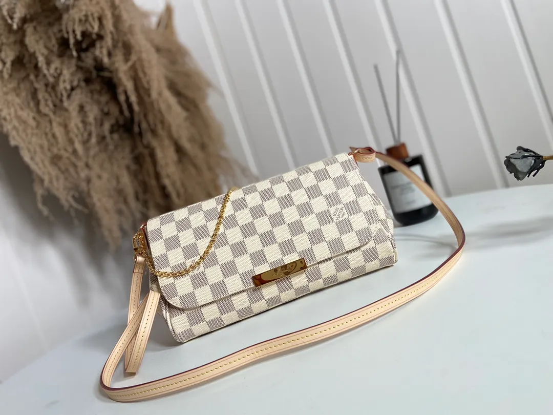 💰720 Top Original M41275 White Check ✨A small and lightweight handbag made of Monogram canvas. It is a classic style that you can carry for any occasion. The magnet adsorption buckle is more convenient to use. Customized pure bronze hardware, 100% original tree paste leather imported from Italy, size 28×17×4cm