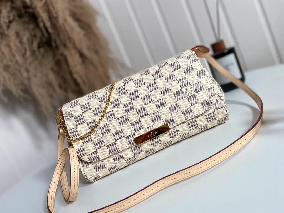 💰720 Top Original M41275 White Check ✨A small and lightweight handbag made of Monogram canvas. It is a classic style that you can carry for any occasion. The magnet adsorption buckle is more convenient to use. Customized pure bronze hardware, 100% original tree paste leather imported from Italy, size 28×17×4cm