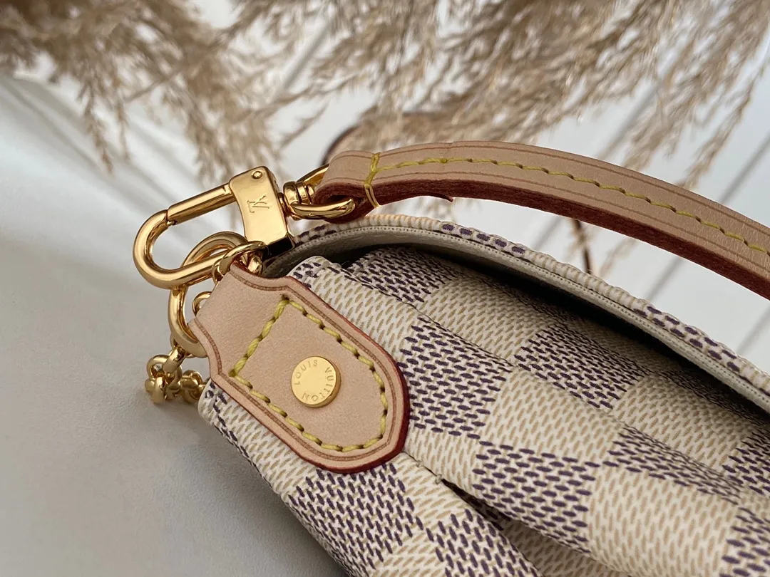 💰720 Top Original M41275 White Check ✨A small and lightweight handbag made of Monogram canvas. It is a classic style that you can carry for any occasion. The magnet adsorption buckle is more convenient to use. Customized pure bronze hardware, 100% original tree paste leather imported from Italy, size 28×17×4cm