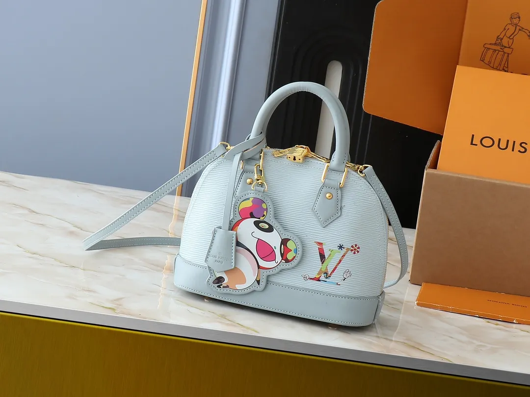 💰300💰Upgraded from the original M13670 M14197 M53152. This Alma BB handbag appears in the Louis Vuitton Top handles, a removable shoulder strap and a dazzling padlock complete the Art Deco design. Dimensions: 23.5 x 17.5 x 11.5 cm (length x height x width)