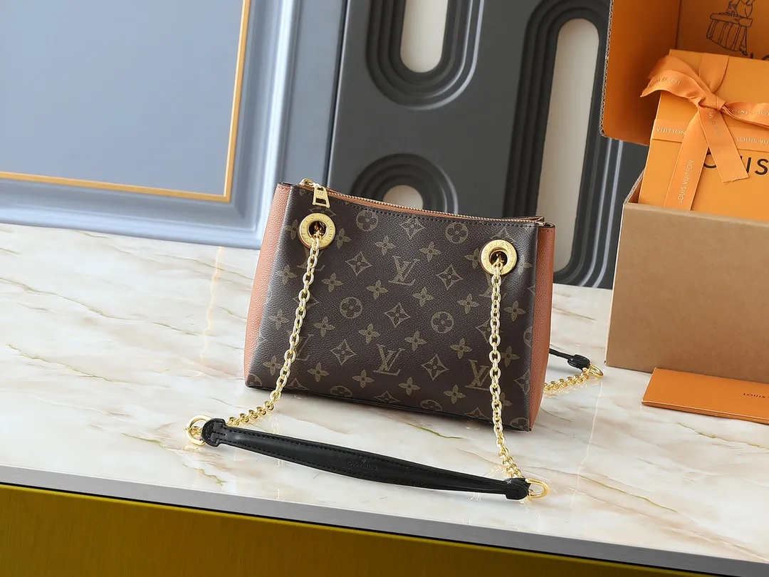 💰260💰Upgraded from the original M43775 M43776 M43777 M43750 This SURENE BB handbag Louis Vuitton's new Surene BB handbag is made of Monogram canvas and grained calfskin, and is equipped with a gold sliding bag chain. Gold metal trim and eye-catching leather trim make it more neat and fashionable. Lightweight, practical, comfortable to carry, easy to match, ideal for fashionable and casual looks. Dimensions: 24.0x 17.0x 11.0 cm
